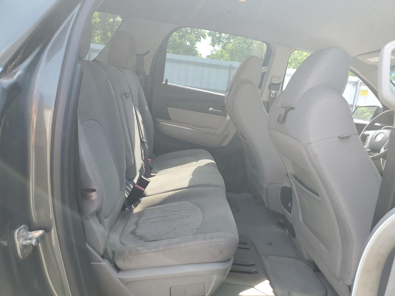 2011 Gmc Acadia Sle Серый vin: 1GKKRPED2BJ355563 Damage: Right Rear Seat, Stained, Permanent