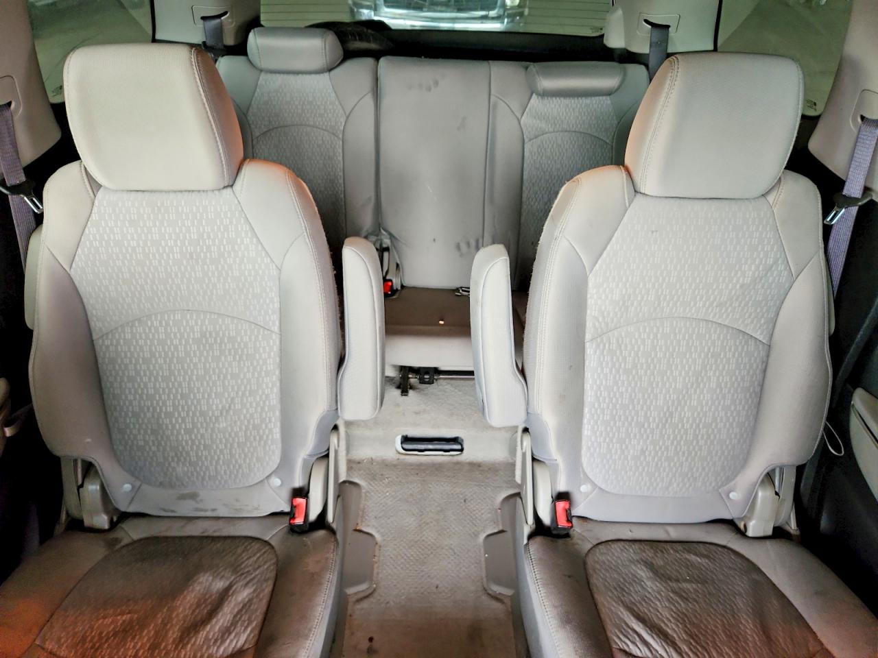 2011 Gmc Acadia Sle Silver vin: 1GKKRPED4BJ124079