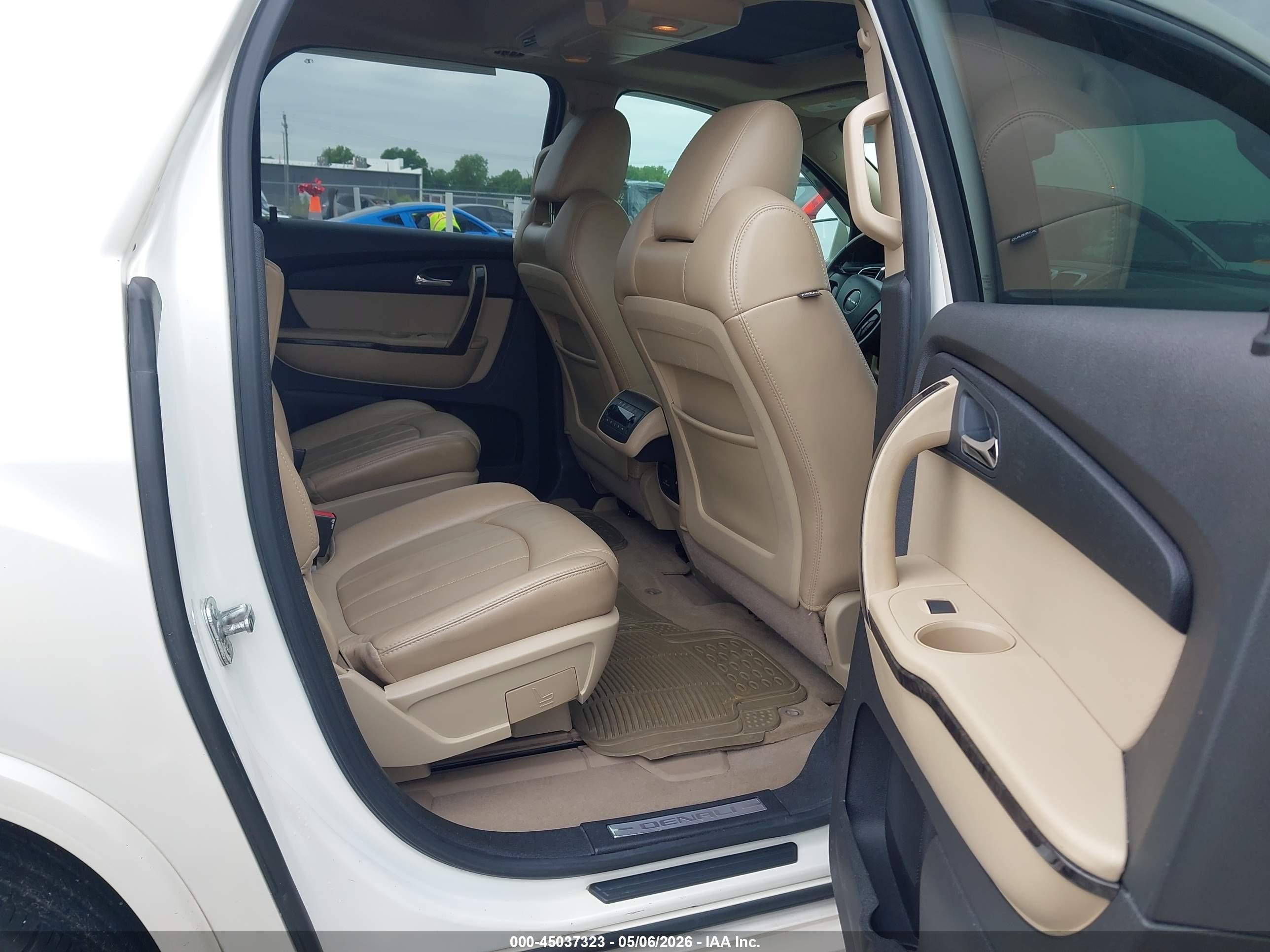 2011 Gmc Acadia Denali Cream vin: 1GKKRTED2BJ383985