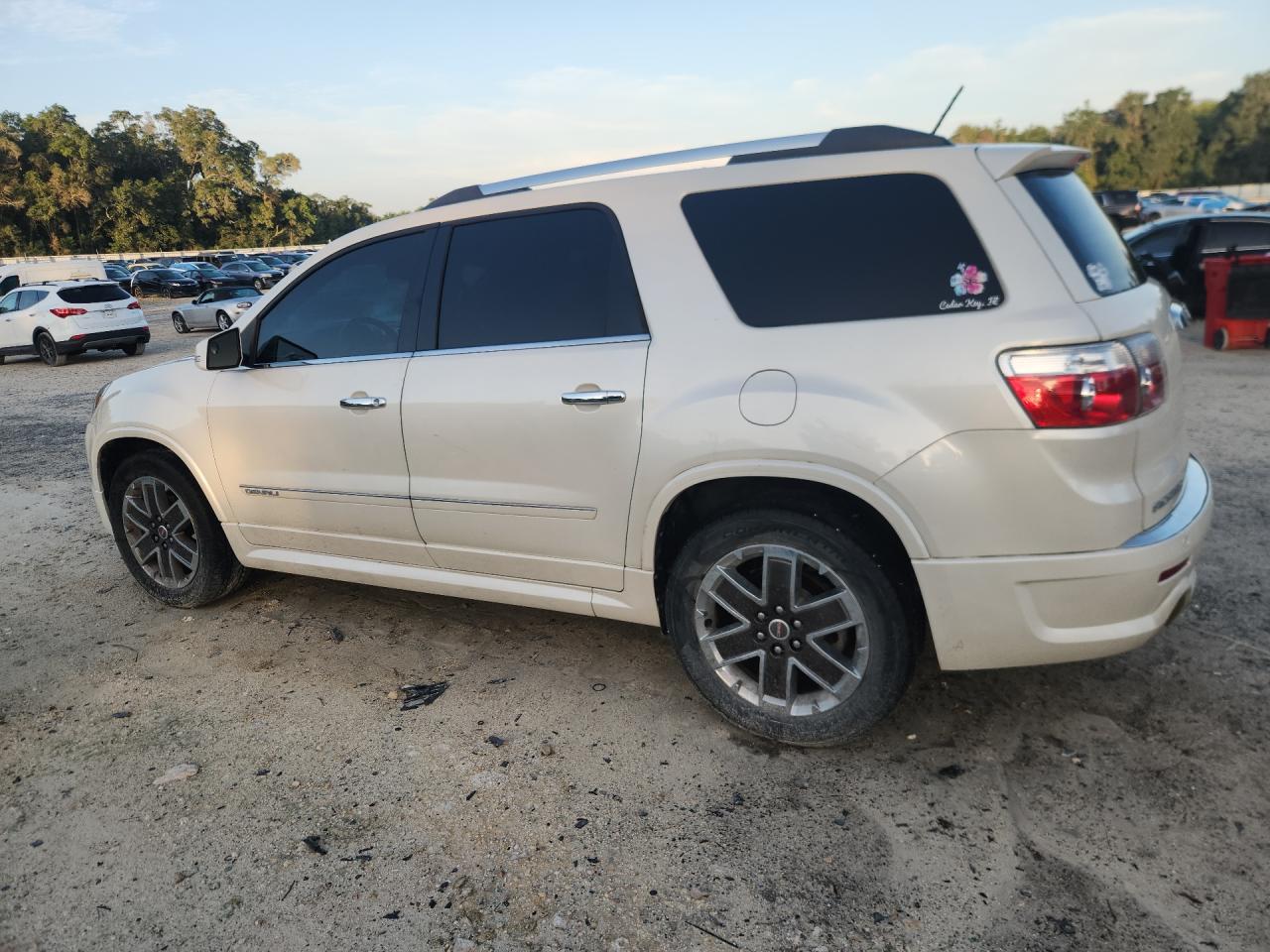 2012 Gmc Acadia Denali White vin: 1GKKRTED3CJ403310 Damage: Left Qtr Panel, Heavy Scratch, 1/2 To 1 Inch