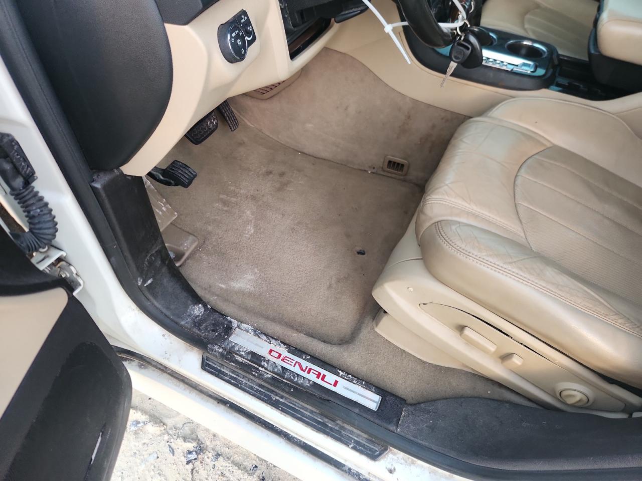 2012 Gmc Acadia Denali White vin: 1GKKRTED3CJ403310 Damage: Left Front Carpet, Stained, Permanent