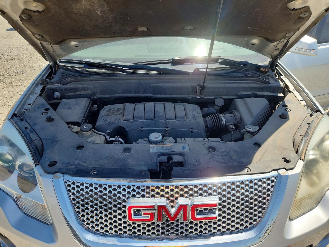 2011 Gmc Acadia Denali Silver vin: 1GKKRTED6BJ319447