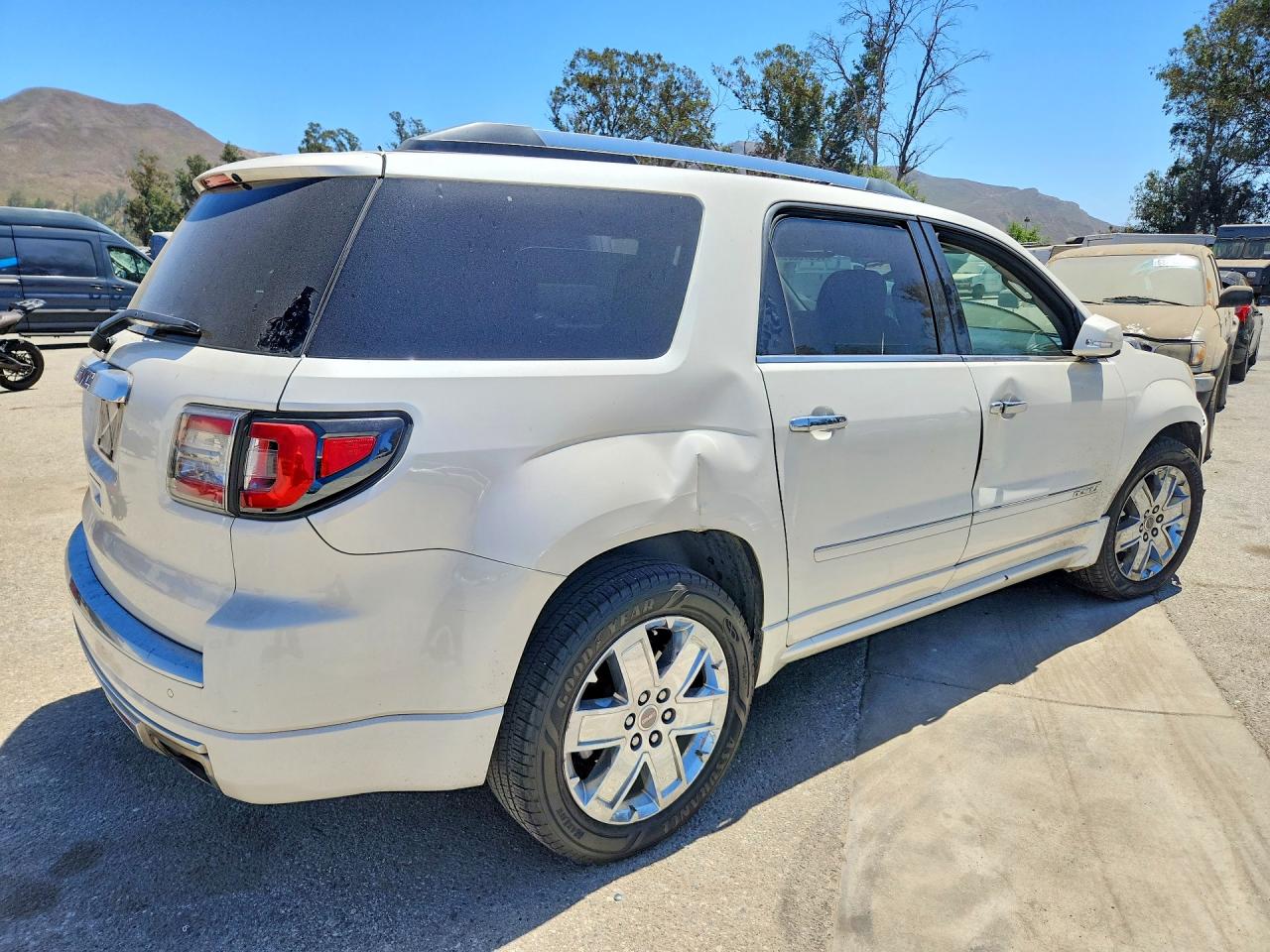 2013 Gmc Acadia Denali White vin: 1GKKRTKD2DJ237853