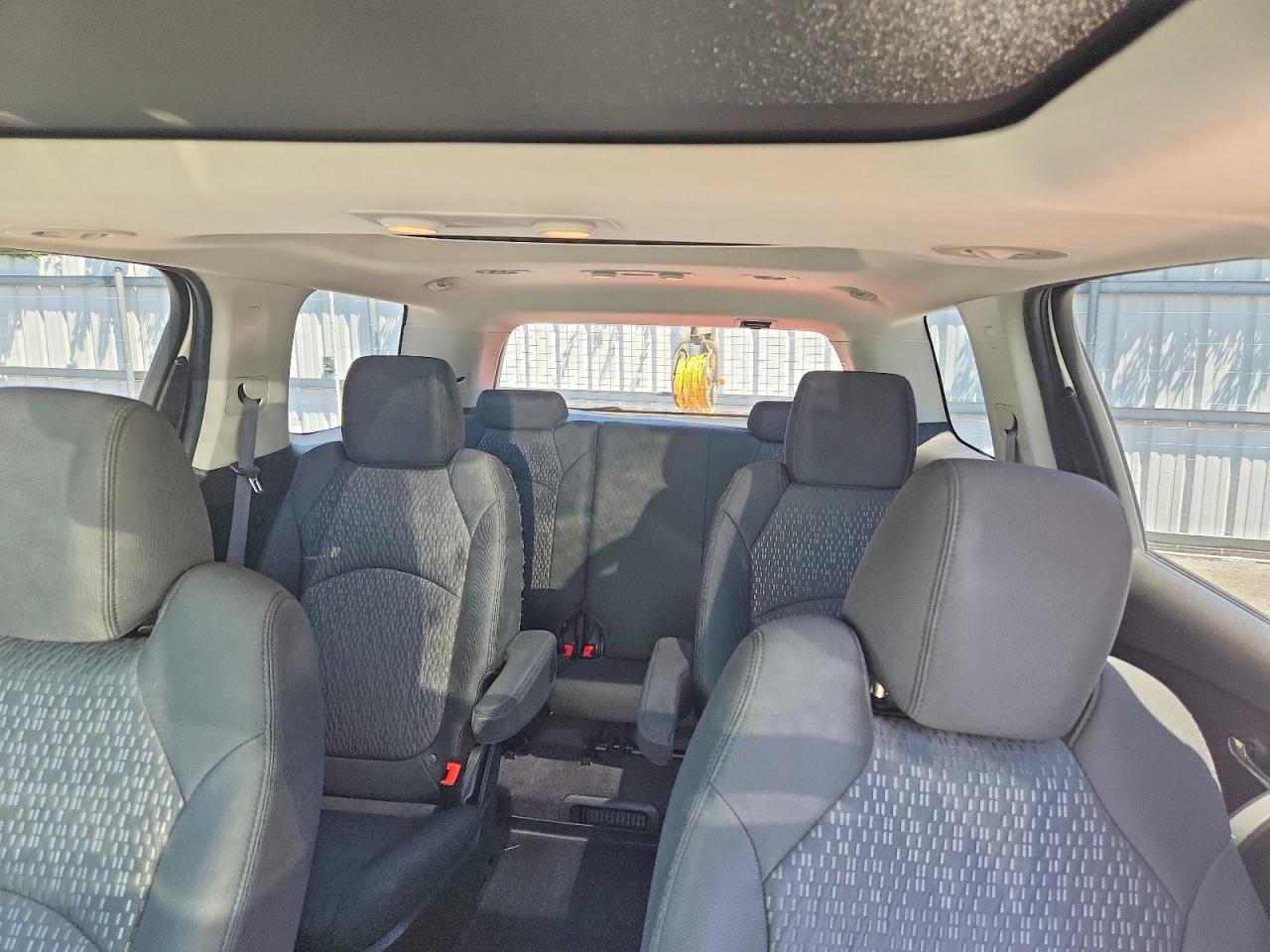 2012 Gmc Acadia Sle White vin: 1GKKVPED9CJ220318