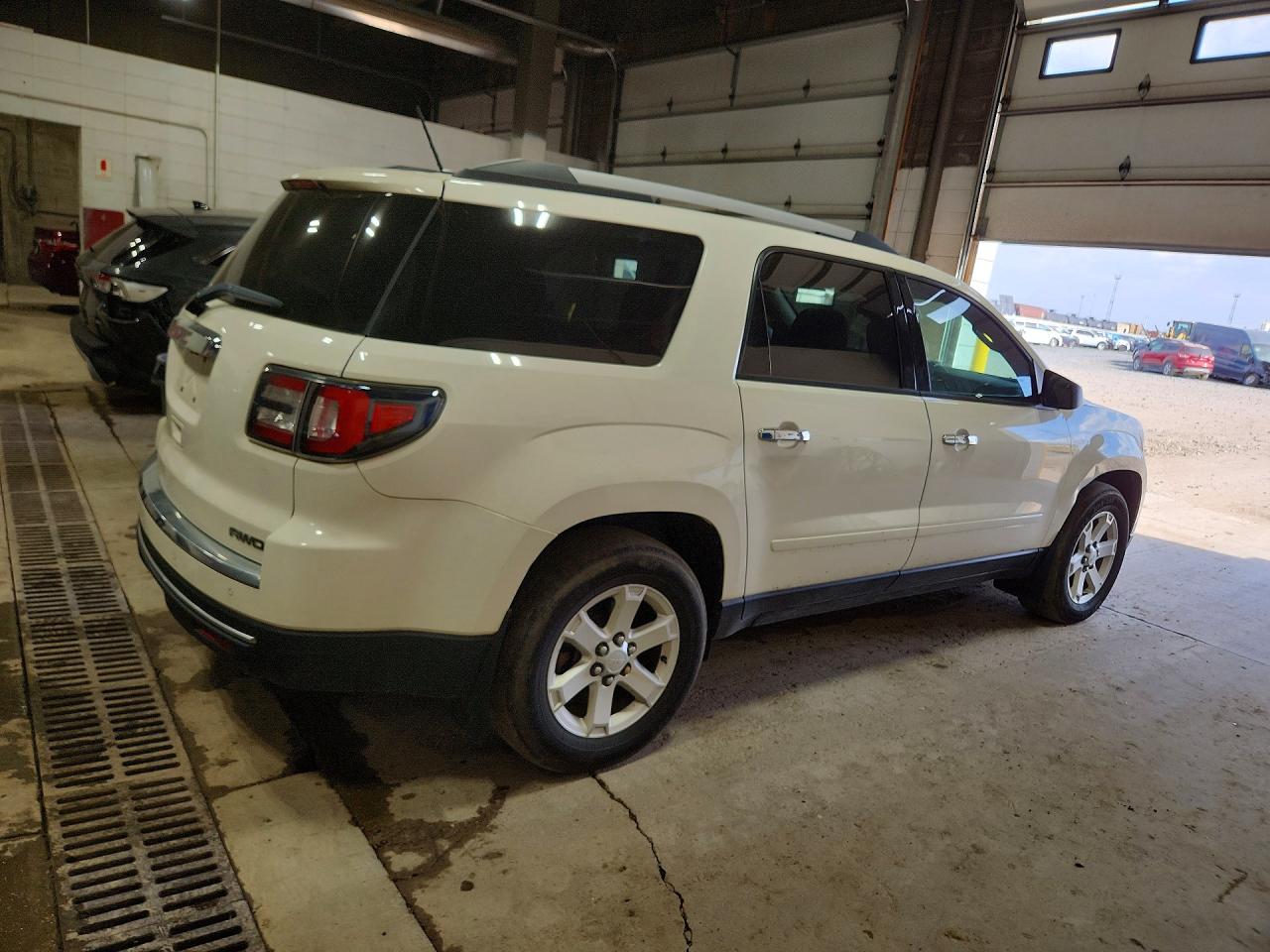 2015 Gmc Acadia Sle White vin: 1GKKVPKD5FJ247928