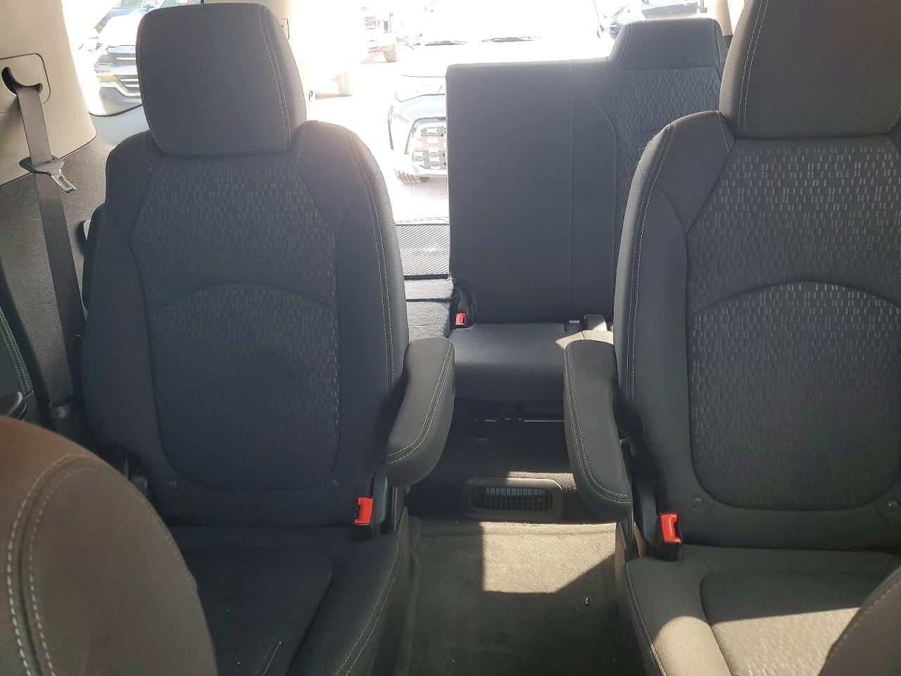 2015 Gmc Acadia Sle Серебряный vin: 1GKKVPKD9FJ374228
