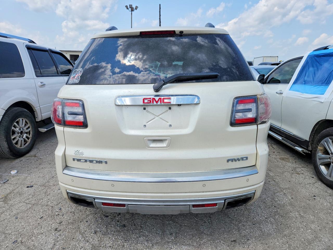 2015 Gmc Acadia Denali Cream vin: 1GKKVTKDXFJ265379