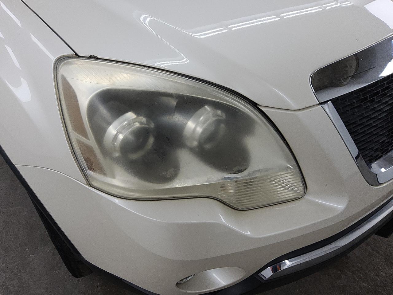 2010 Gmc Acadia Slt-1 White vin: 1GKLRMED2AJ255562 Damage: Right Head Lamp, Faded, Repair Required