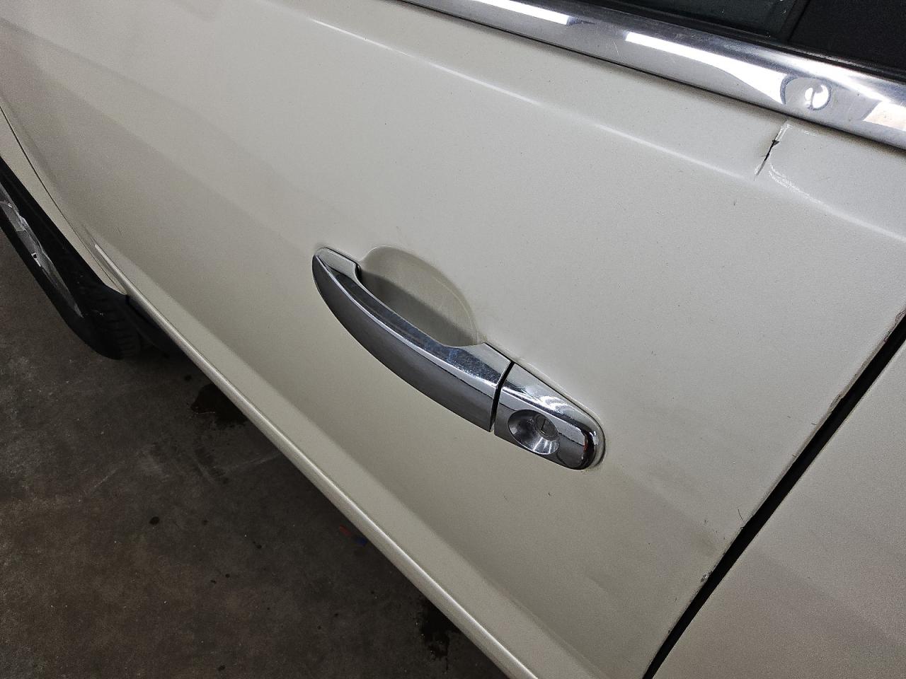 2010 Gmc Acadia Slt-1 White vin: 1GKLRMED2AJ255562 Damage: Left Front Door, Dent(S) W/ Paint Dmg, 1 To 2 Inches