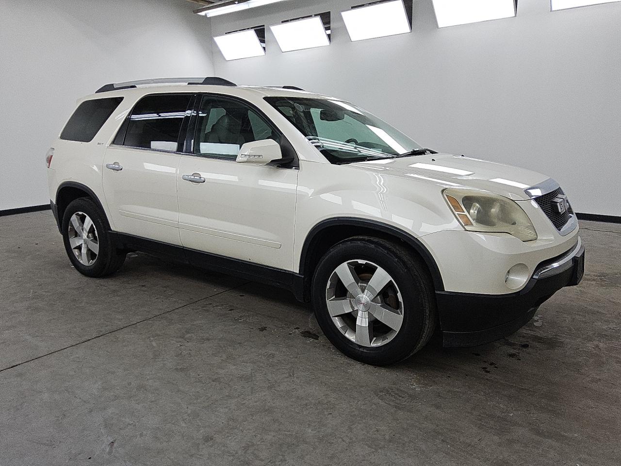 2010 Gmc Acadia Slt-1 White vin: 1GKLRMED2AJ255562 Damage: Air Conditioner, Blows Warm, Repair Required