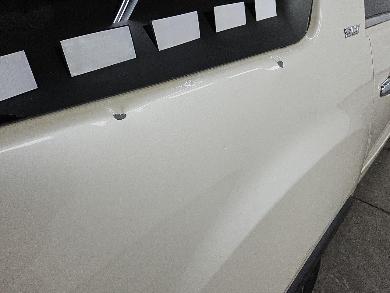 2010 Gmc Acadia Slt-1 White vin: 1GKLRMED2AJ255562 Damage: Right Qtr Panel, Dent(S) W/ Paint Dmg, 1 To 2 Inches