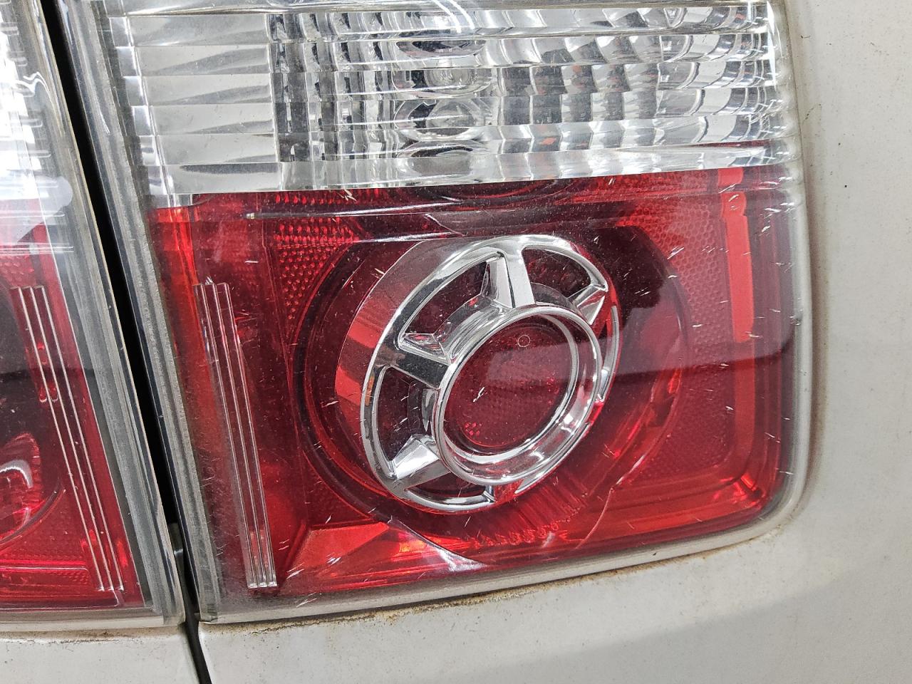 2010 Gmc Acadia Slt-1 White vin: 1GKLRMED2AJ255562 Damage: Left Tail Light, Cracked, Replacement Required