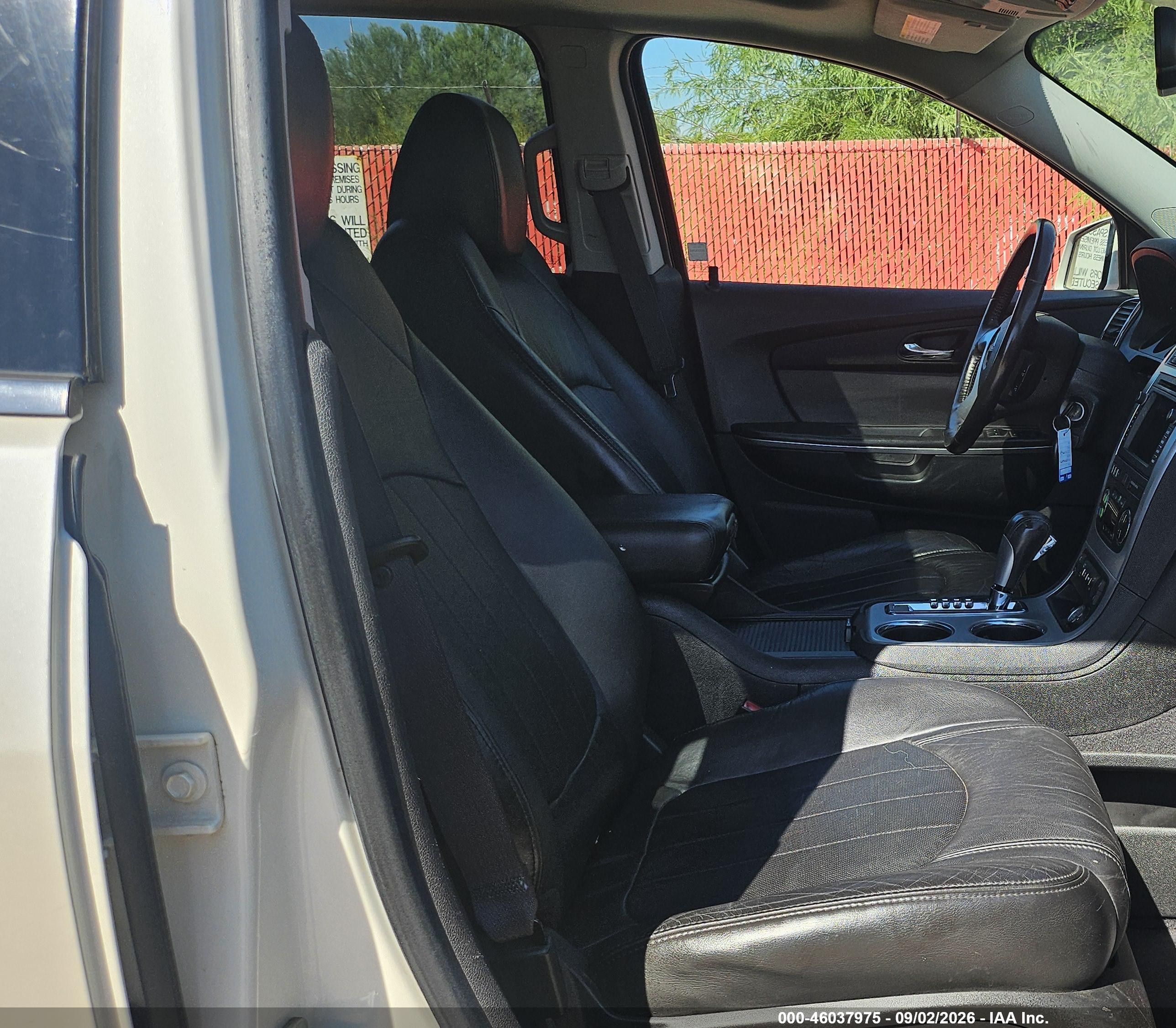 2010 Gmc Acadia Slt-2 White vin: 1GKLRNED4AJ153427
