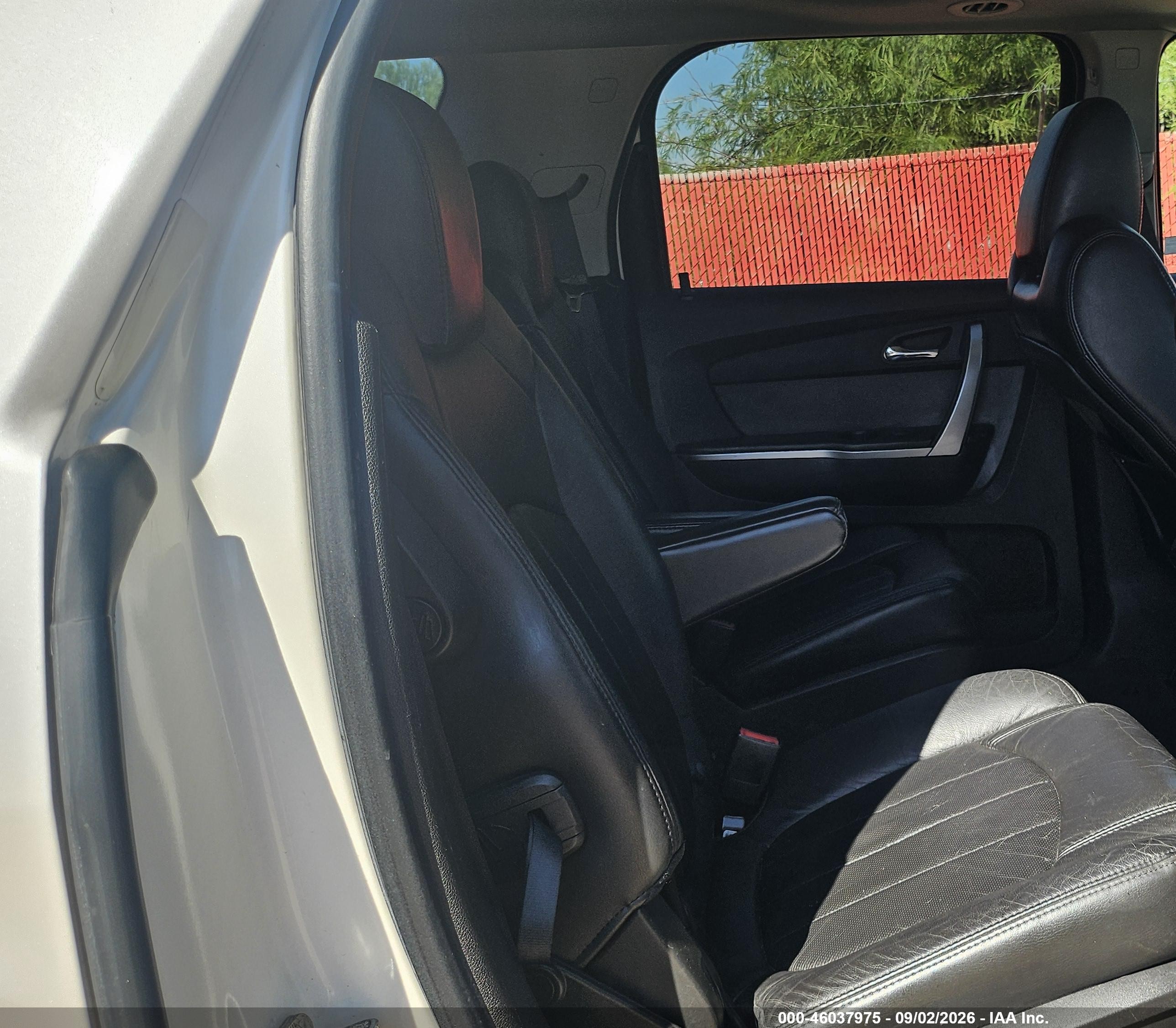 2010 Gmc Acadia Slt-2 White vin: 1GKLRNED4AJ153427