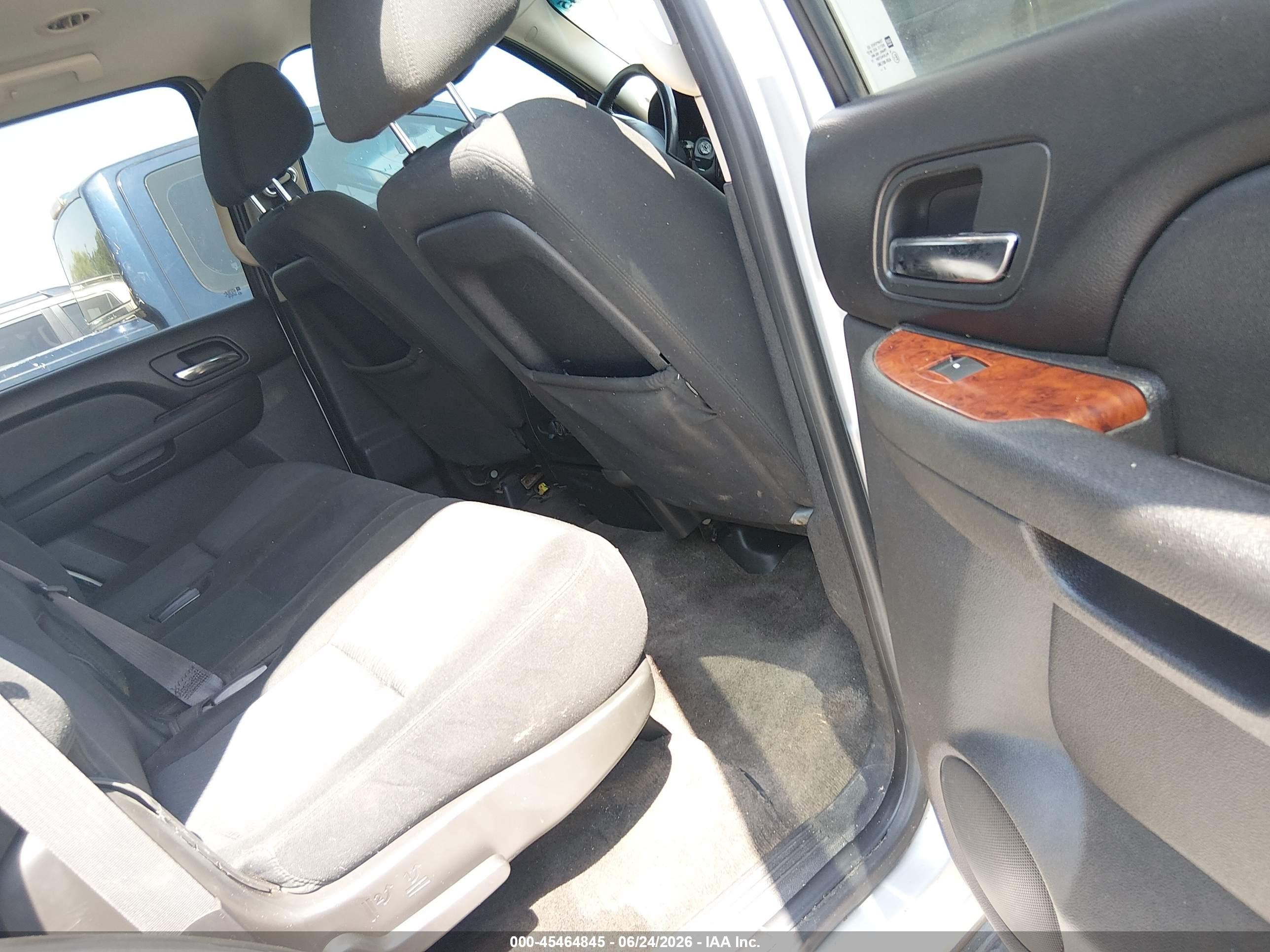 2011 Gmc Yukon Sle Silver vin: 1GKS1AE07BR219822