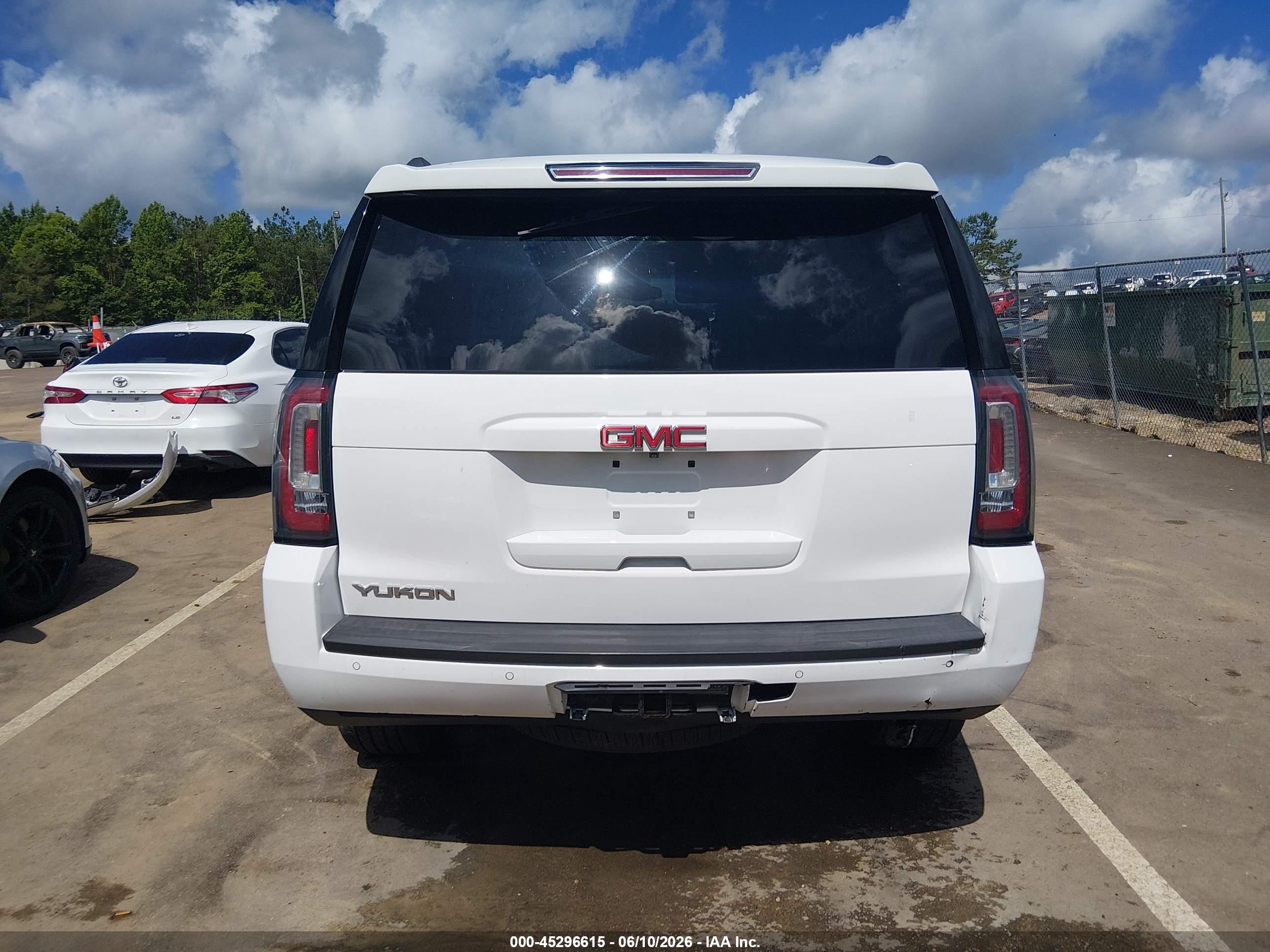 2015 Gmc Yukon Sle White vin: 1GKS1AKC5FR104317