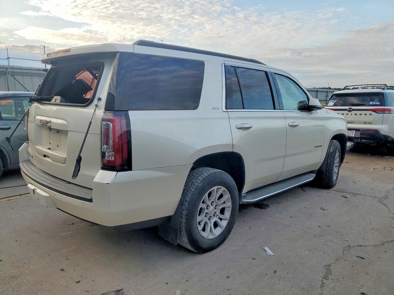 2015 Gmc Yukon Slt White vin: 1GKS1BKC0FR562255