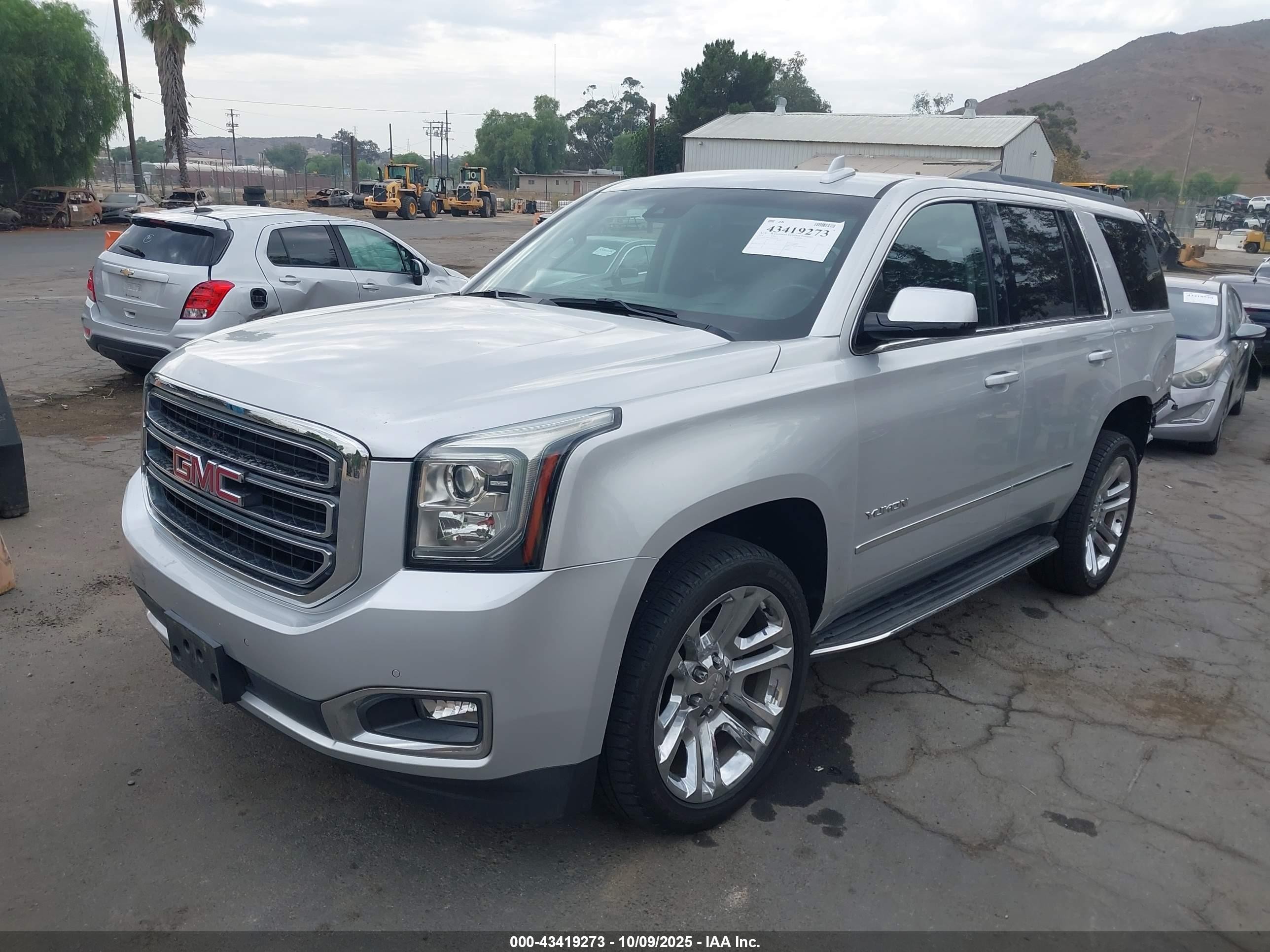 2018 Gmc Yukon Slt Серебряный vin: 1GKS1BKC1JR369458