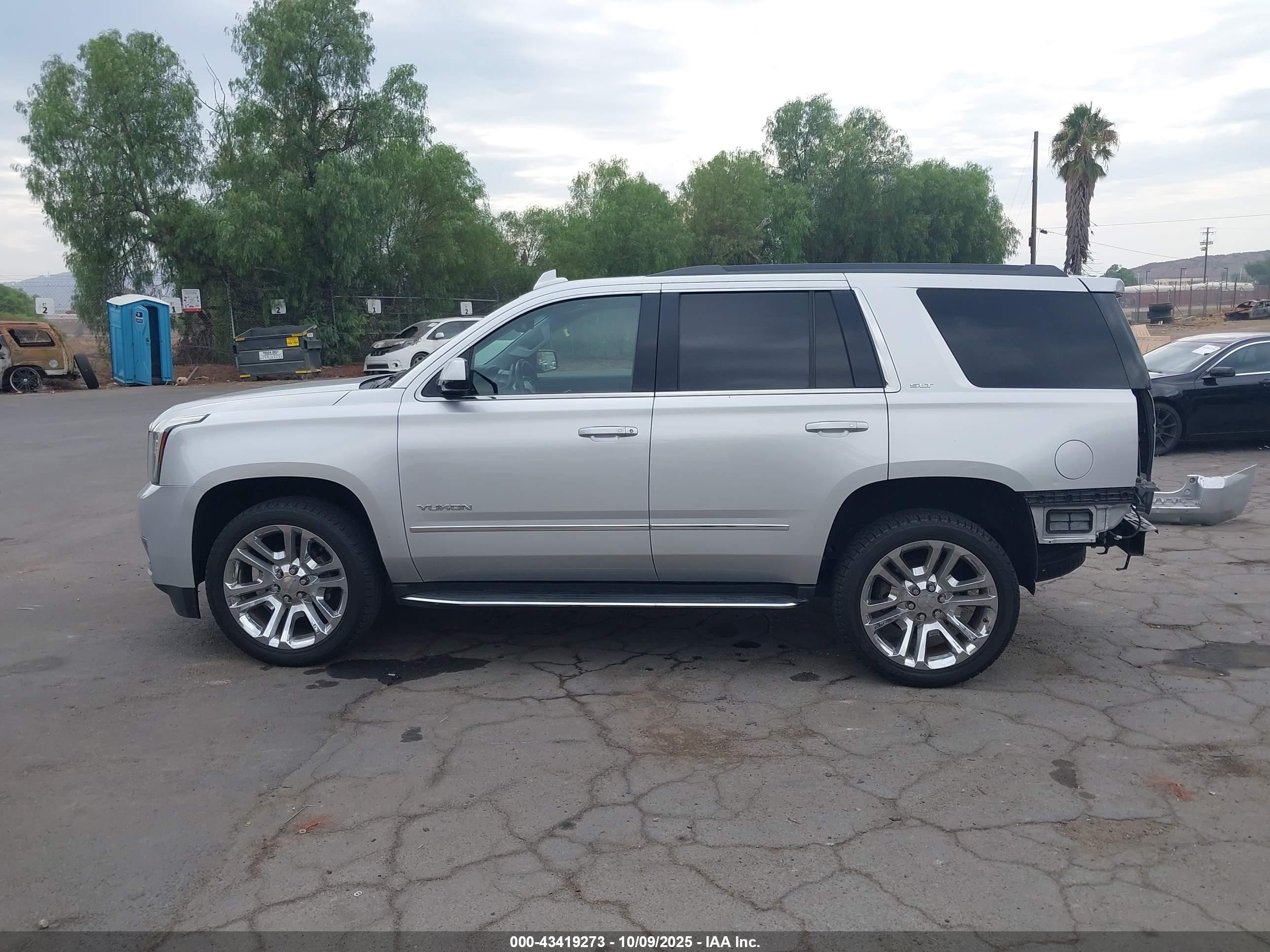 2018 Gmc Yukon Slt Серебряный vin: 1GKS1BKC1JR369458