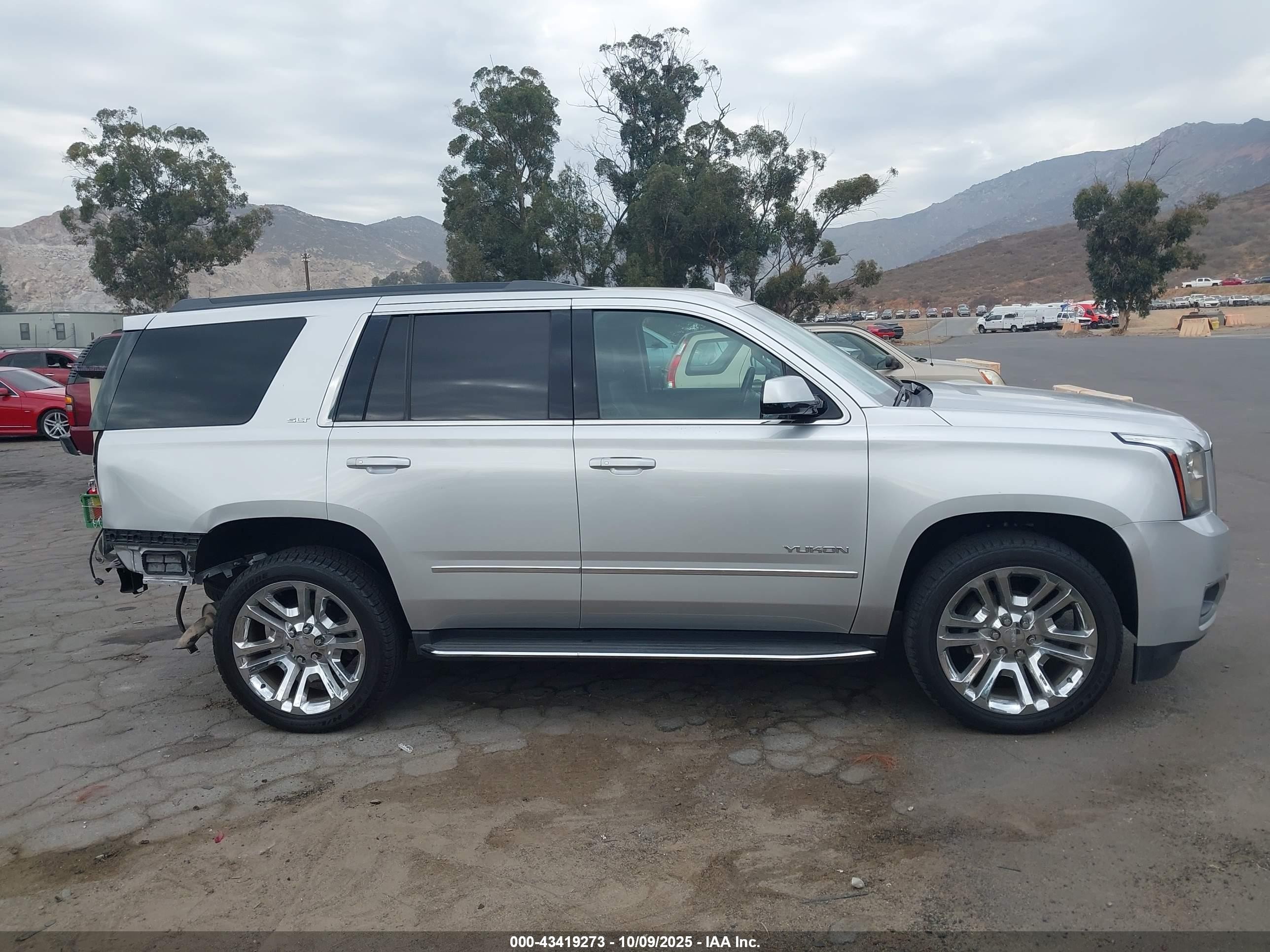 2018 Gmc Yukon Slt Серебряный vin: 1GKS1BKC1JR369458