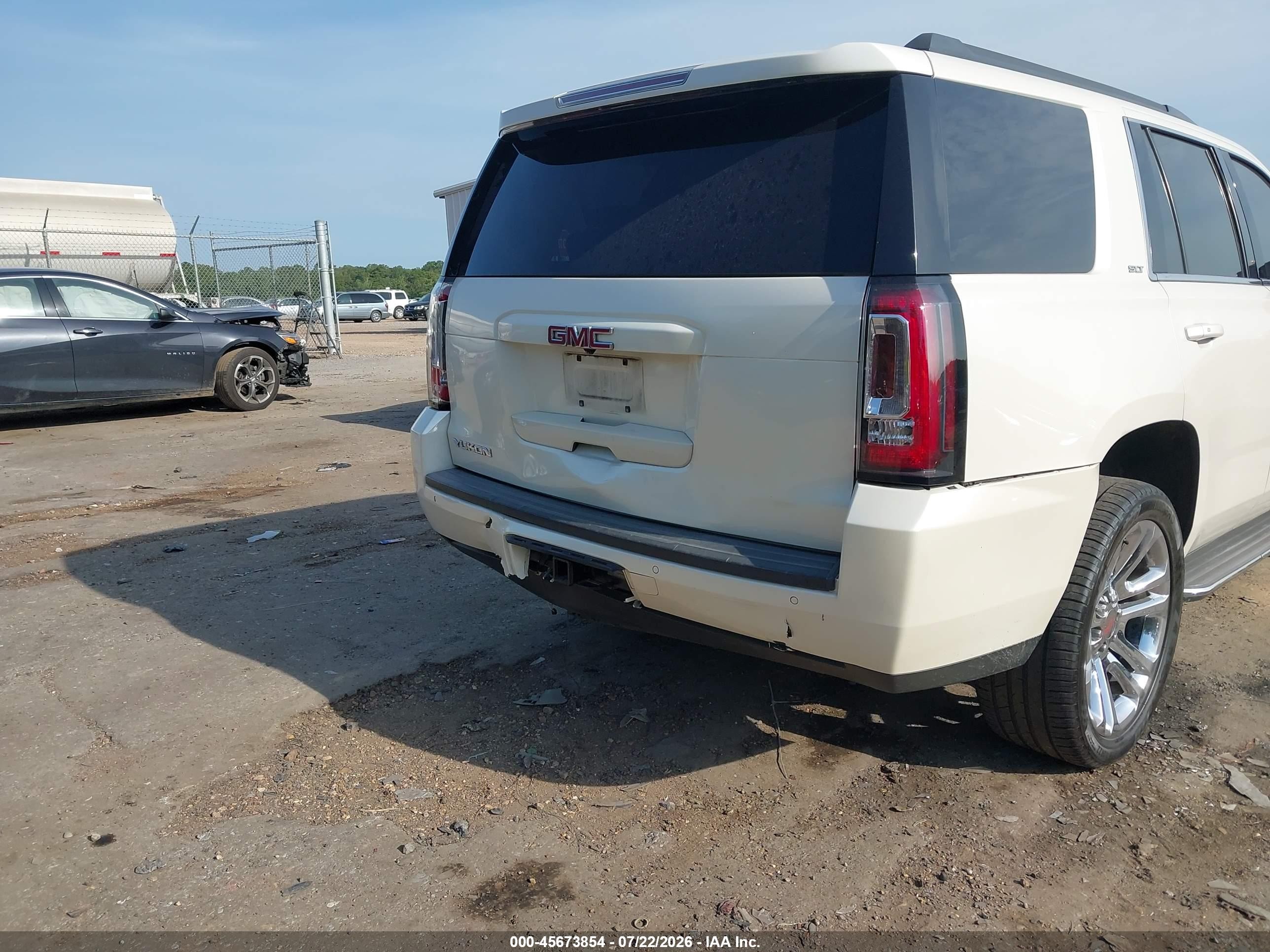 2015 Gmc Yukon Slt White vin: 1GKS1BKC9FR604633
