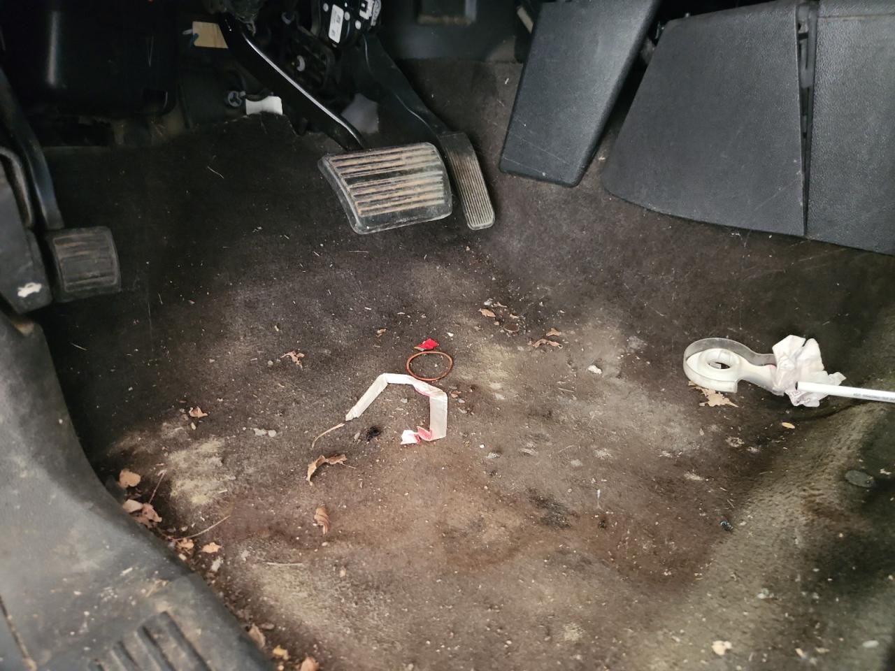 2013 Gmc Yukon Slt Black vin: 1GKS1CE01DR182636 Damage: Left Front Carpet, Stained, Permanent