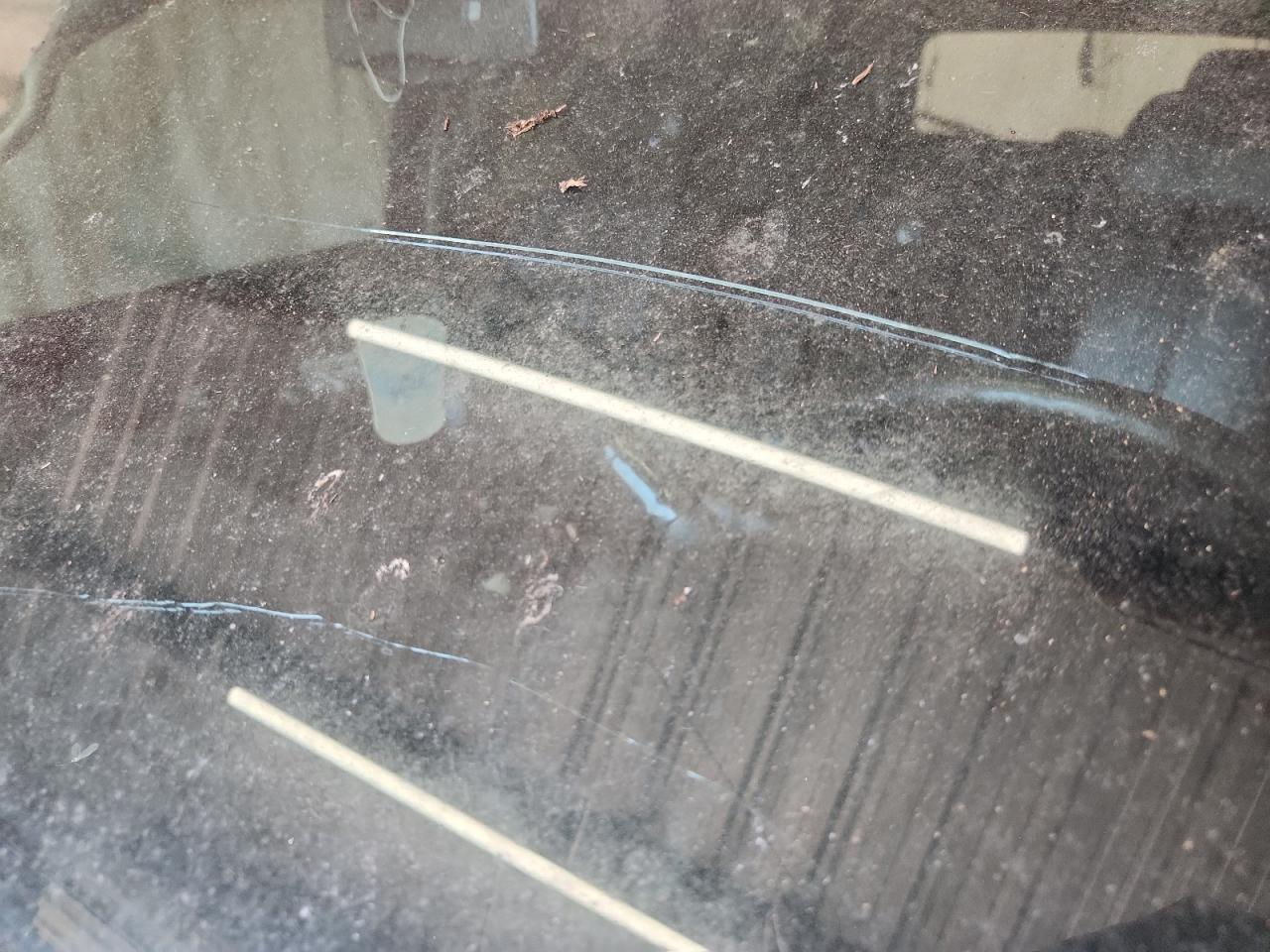2013 Gmc Yukon Slt Black vin: 1GKS1CE01DR182636 Damage: Windshield, Broken, Replacement Required
