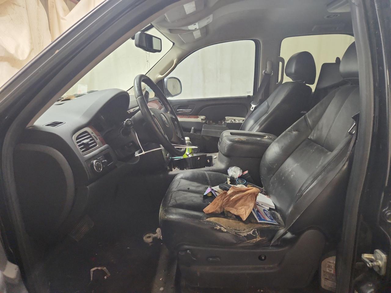 2013 Gmc Yukon Slt Black vin: 1GKS1CE01DR182636 Damage: Left Front Seat, Torn, > 12 Inches