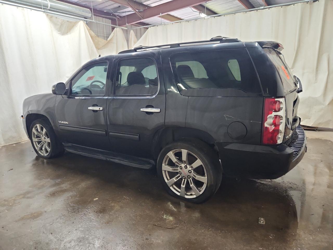 2013 Gmc Yukon Slt Black vin: 1GKS1CE01DR182636 Damage: Left Qtr Panel, Dent(S) W/ Paint Dmg, 1/2 To 1 Inch