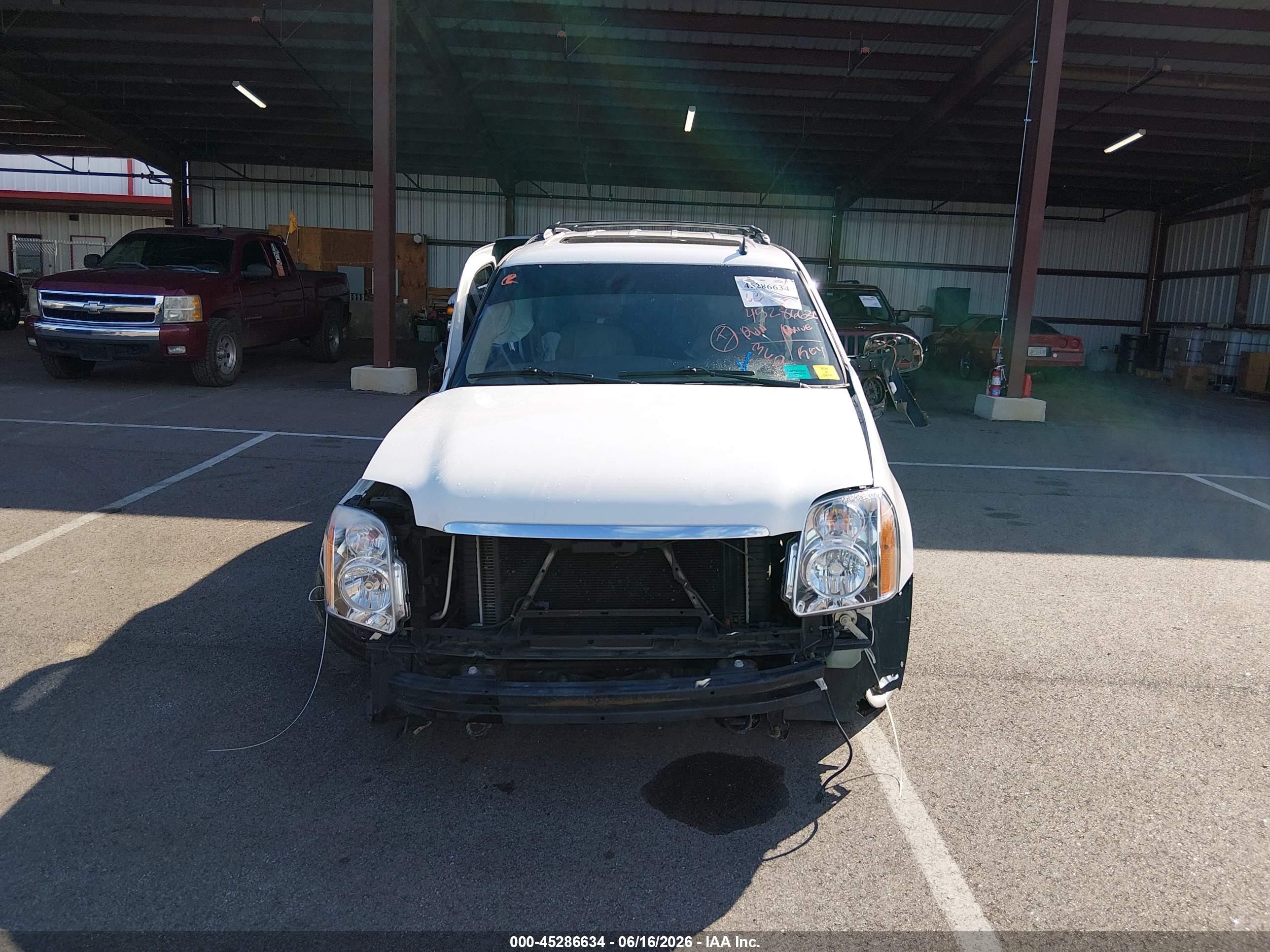 2014 Gmc Yukon Slt White vin: 1GKS1CE02ER185773