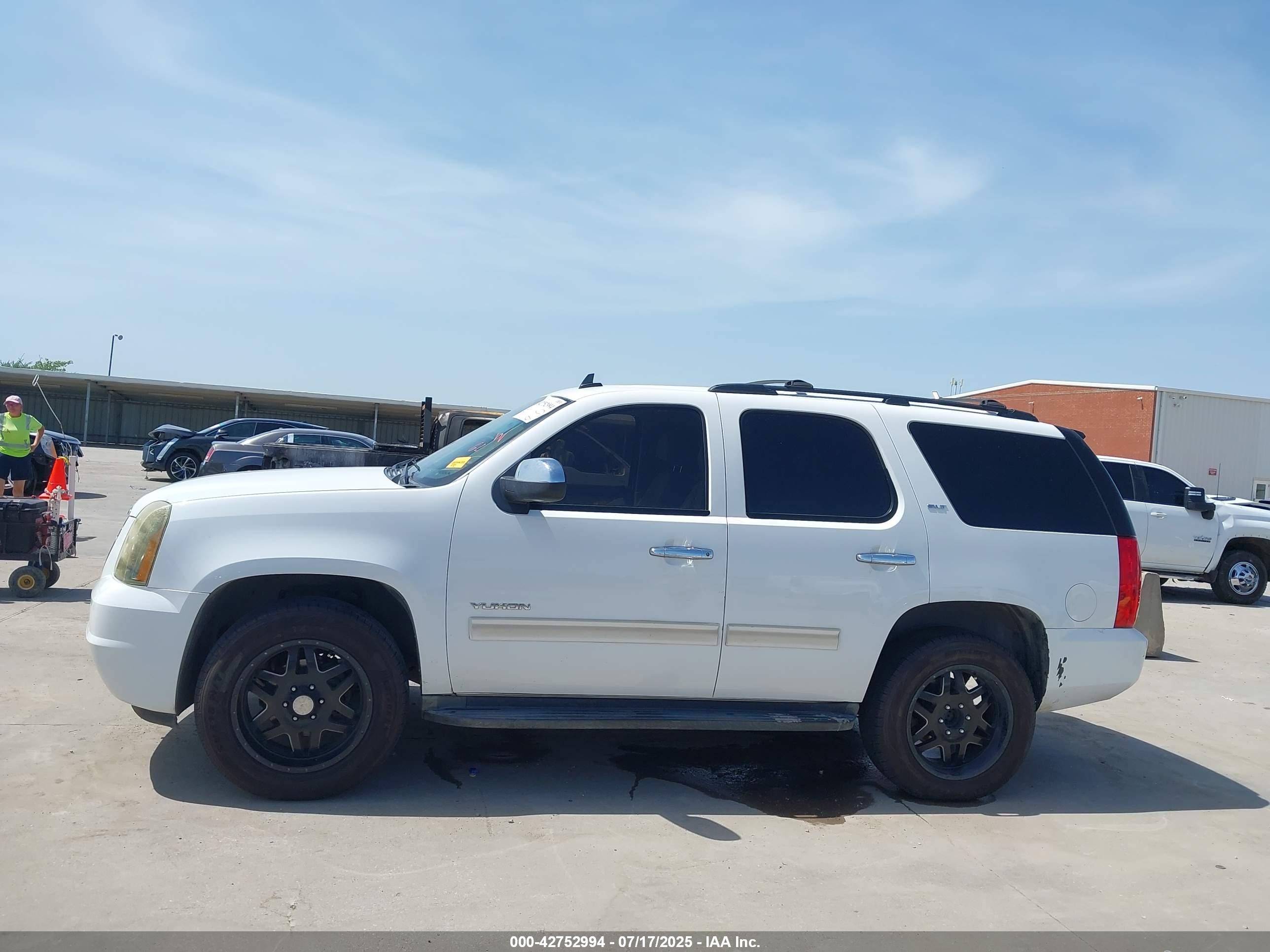 2011 Gmc Yukon Slt White vin: 1GKS1CE06BR383820