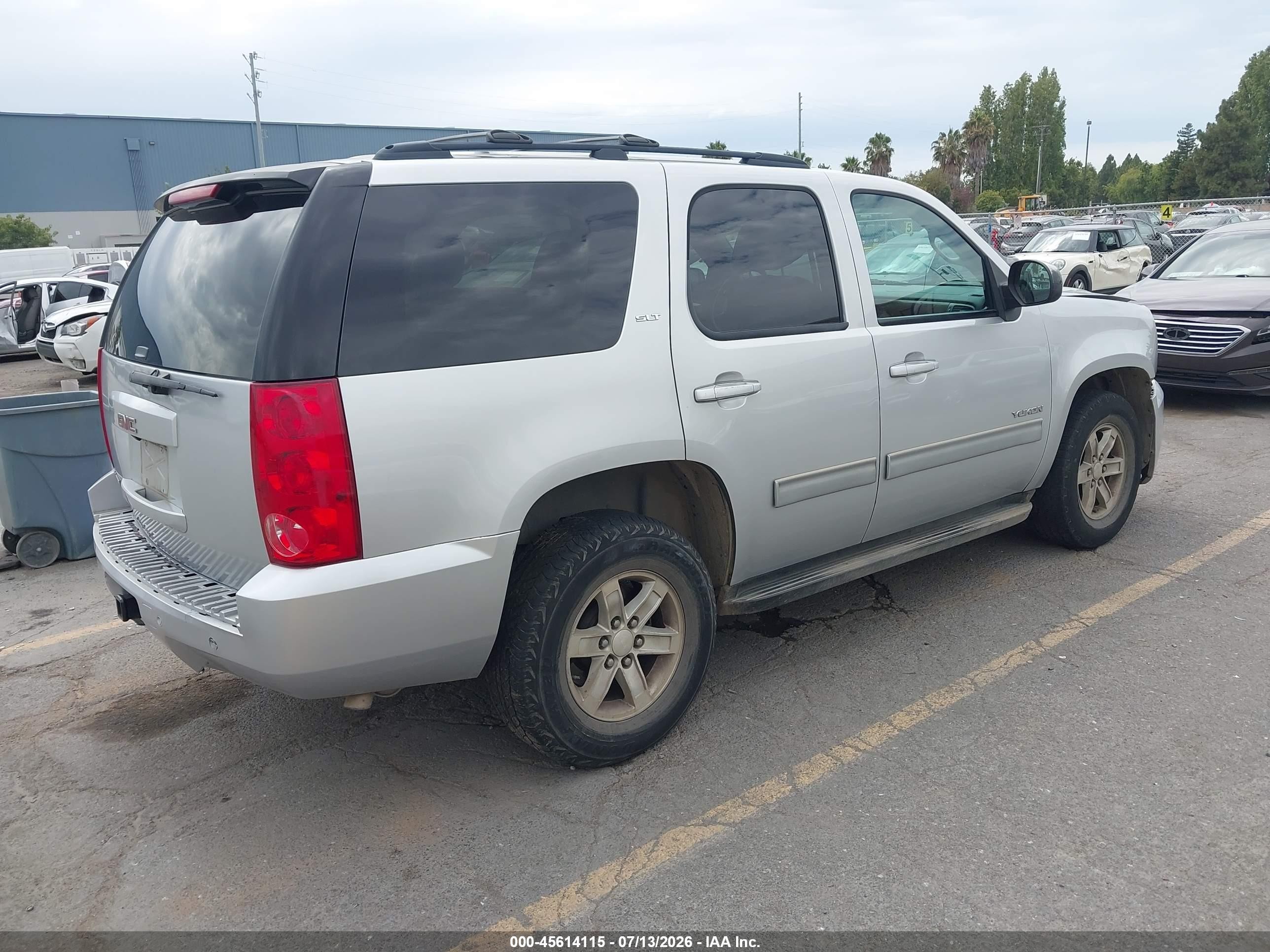 2014 Gmc Yukon Slt Silver vin: 1GKS1CE06ER232027