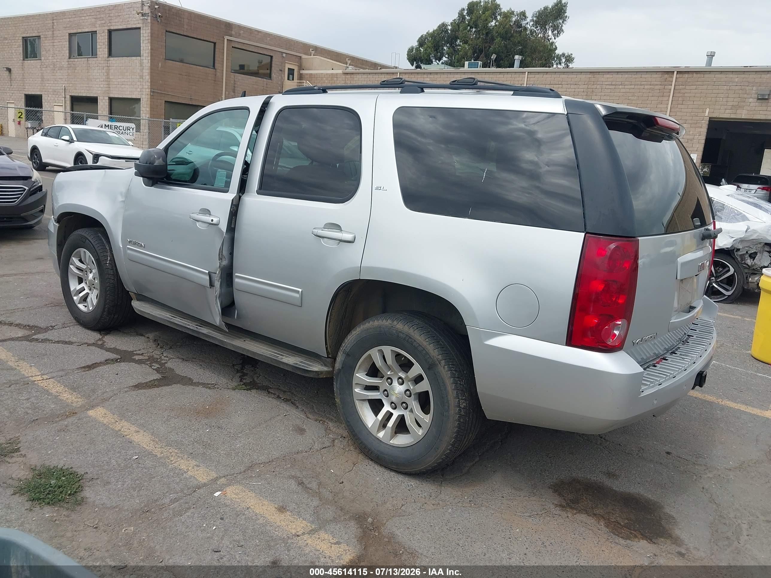 2014 Gmc Yukon Slt Silver vin: 1GKS1CE06ER232027