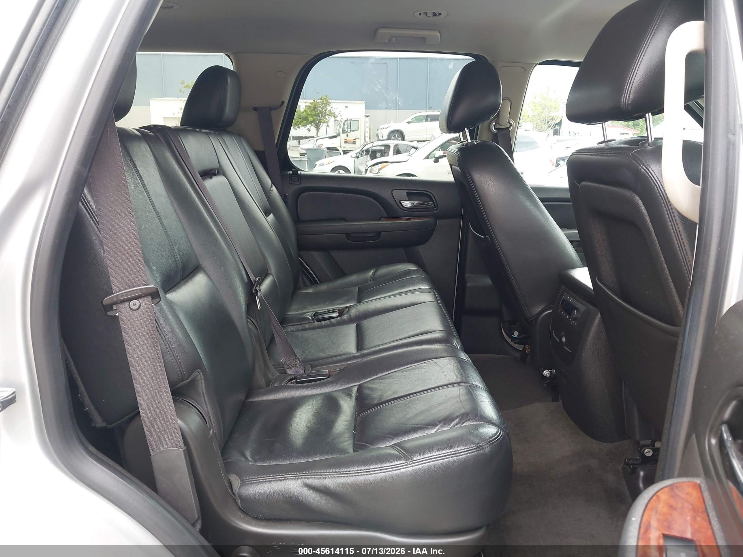 2014 Gmc Yukon Slt Silver vin: 1GKS1CE06ER232027