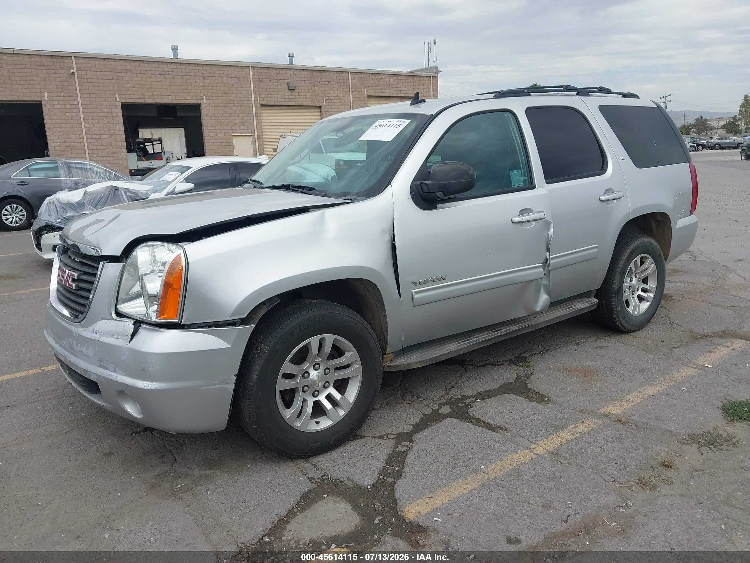 2014 Gmc Yukon Slt Silver vin: 1GKS1CE06ER232027