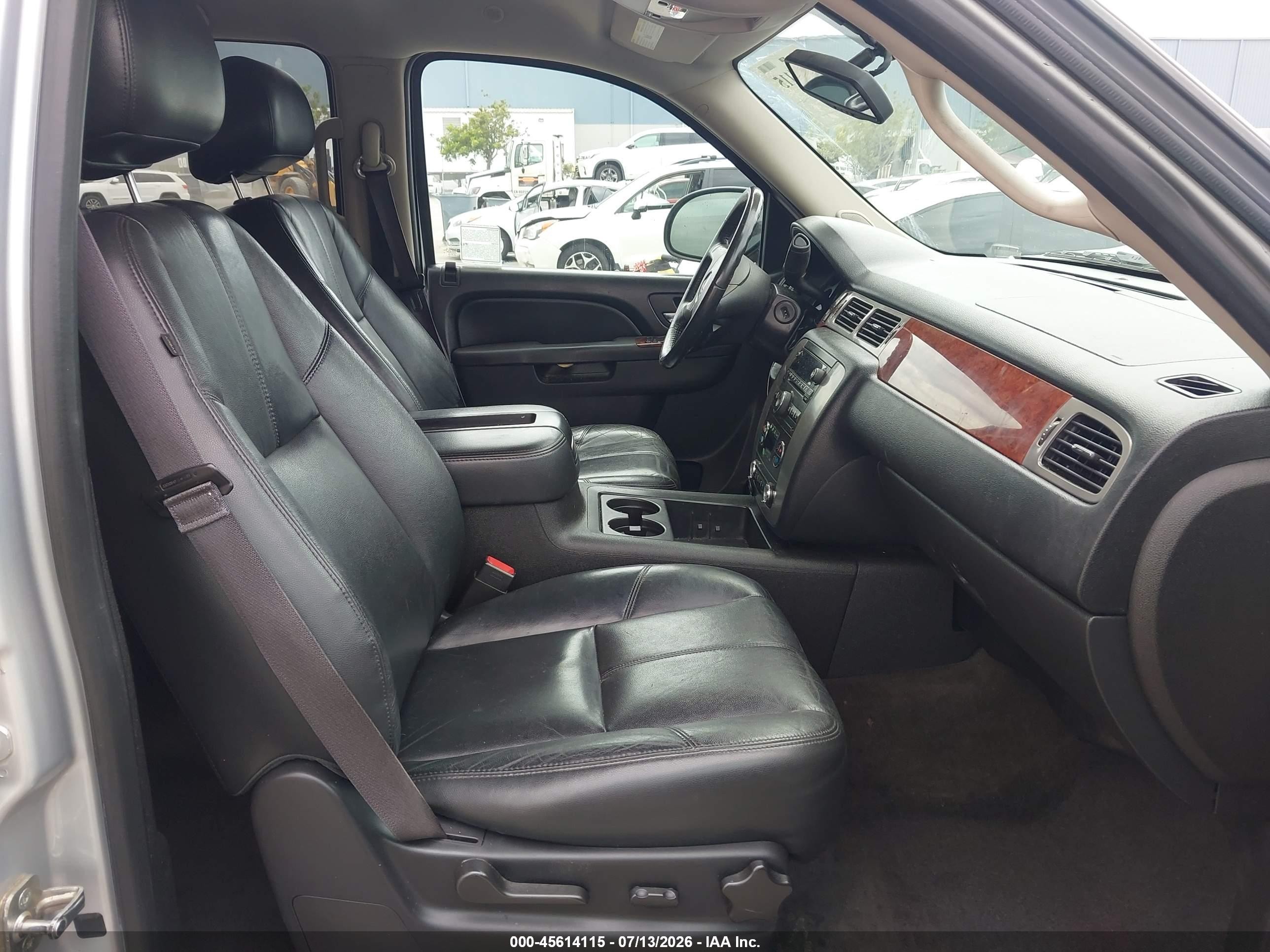 2014 Gmc Yukon Slt Silver vin: 1GKS1CE06ER232027