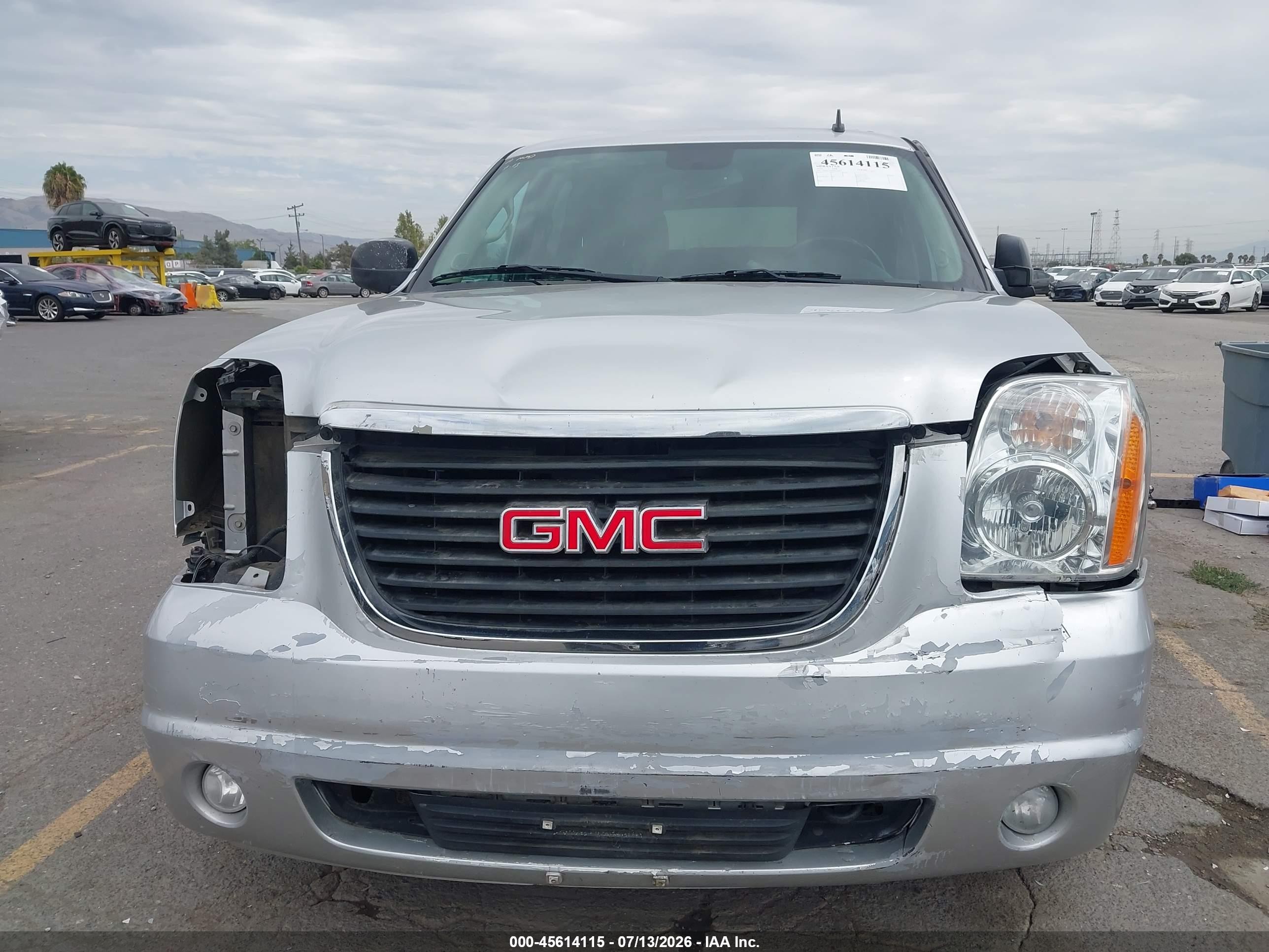 2014 Gmc Yukon Slt Silver vin: 1GKS1CE06ER232027