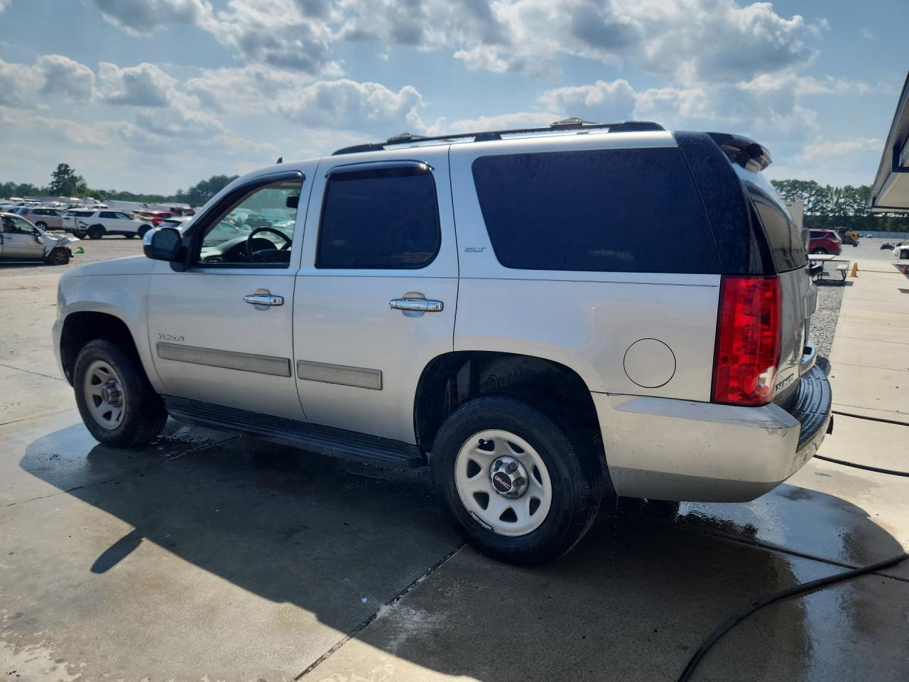 2014 Gmc Yukon Slt Silver vin: 1GKS1CE06ER247756 Damage: Left Rear Door, Multiple Scratches Heavy, 4