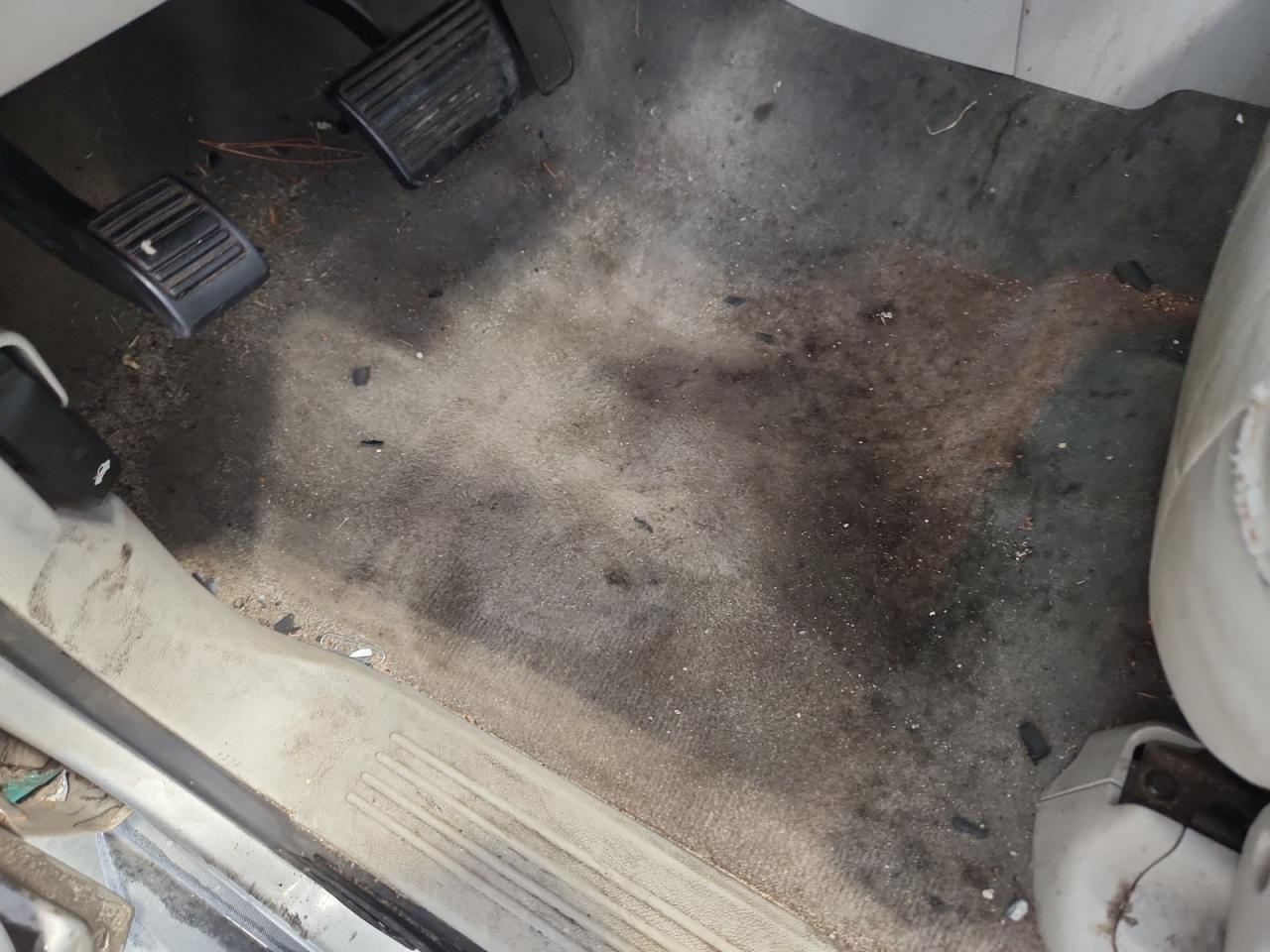2014 Gmc Yukon Slt Silver vin: 1GKS1CE06ER247756 Damage: Left Front Carpet, Stained, Permanent