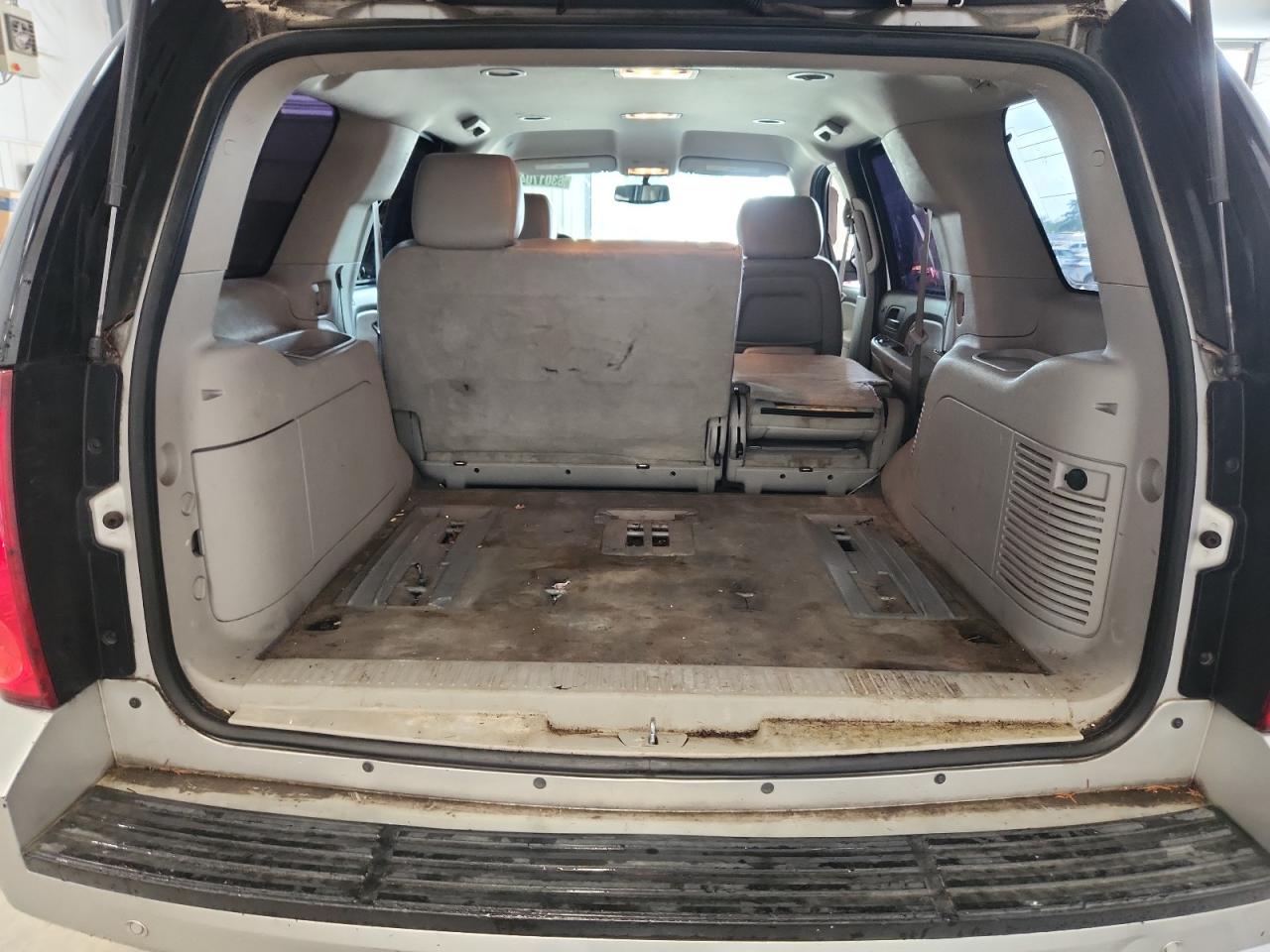 2014 Gmc Yukon Slt Silver vin: 1GKS1CE06ER247756 Damage: Trunk/Cargo Mat, Stained, Permanent