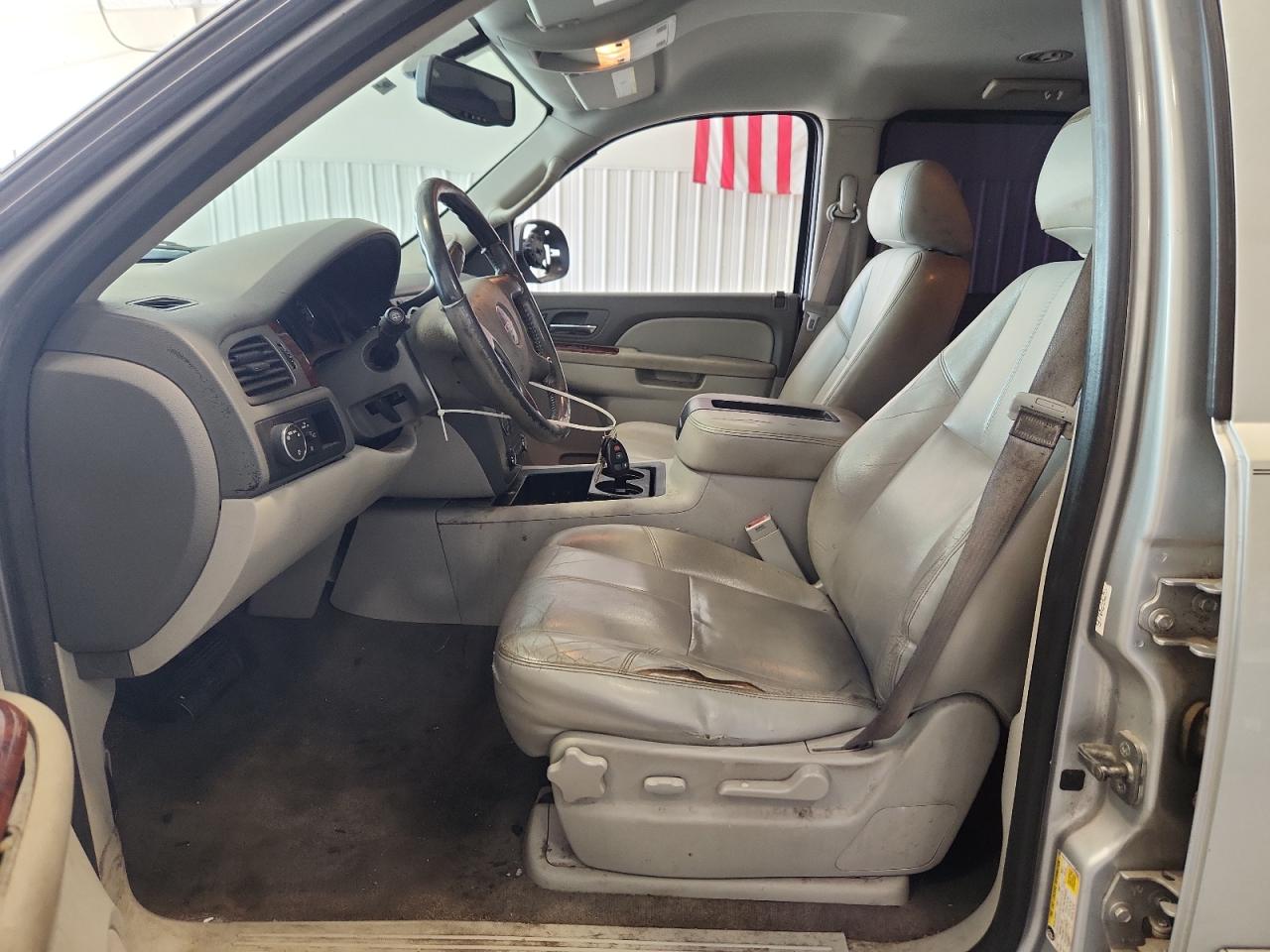 2014 Gmc Yukon Slt Silver vin: 1GKS1CE06ER247756 Damage: Left Front Seat, Torn, > 12 Inches
