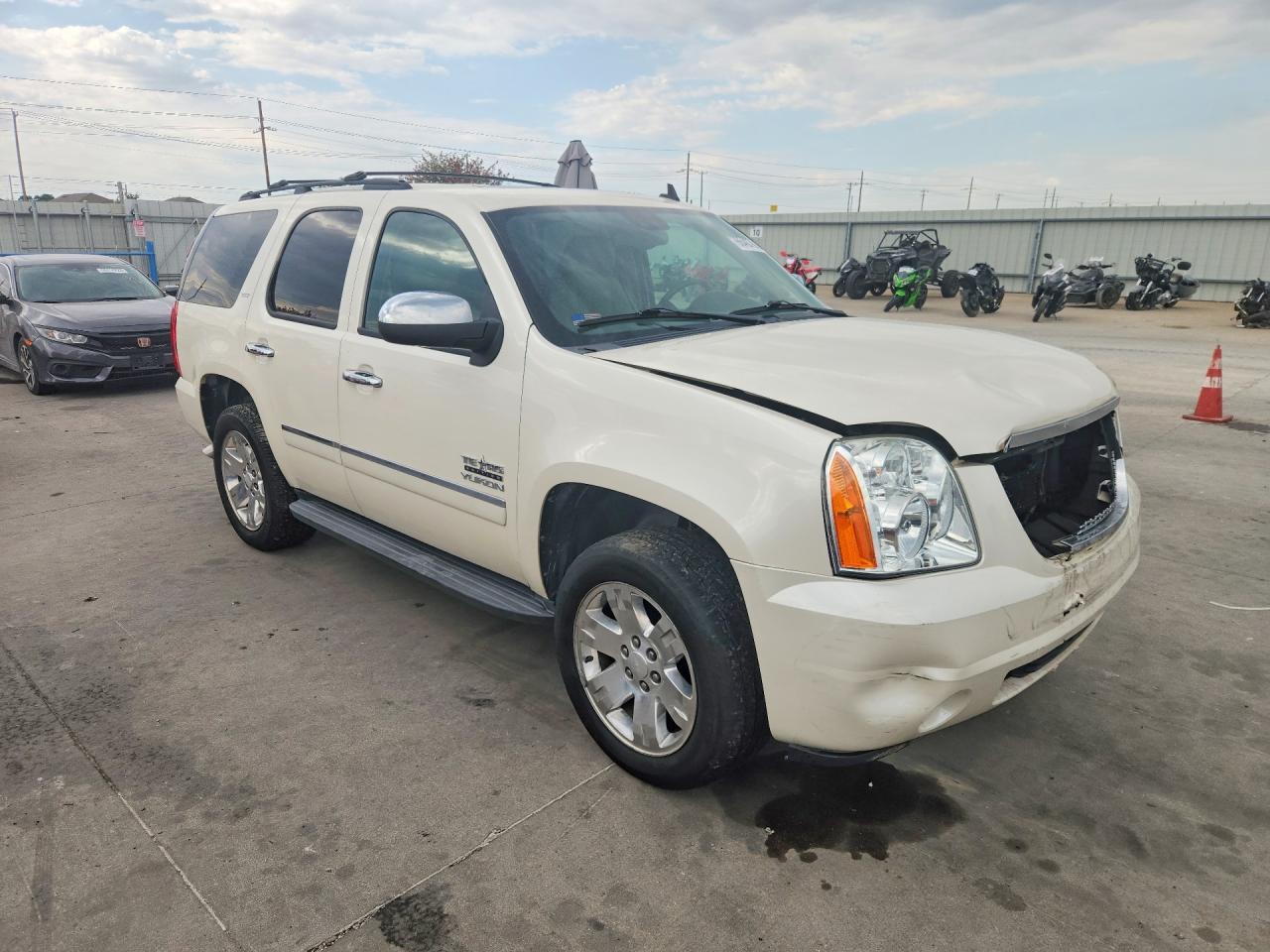 2013 Gmc Yukon Slt White vin: 1GKS1CE08DR324867