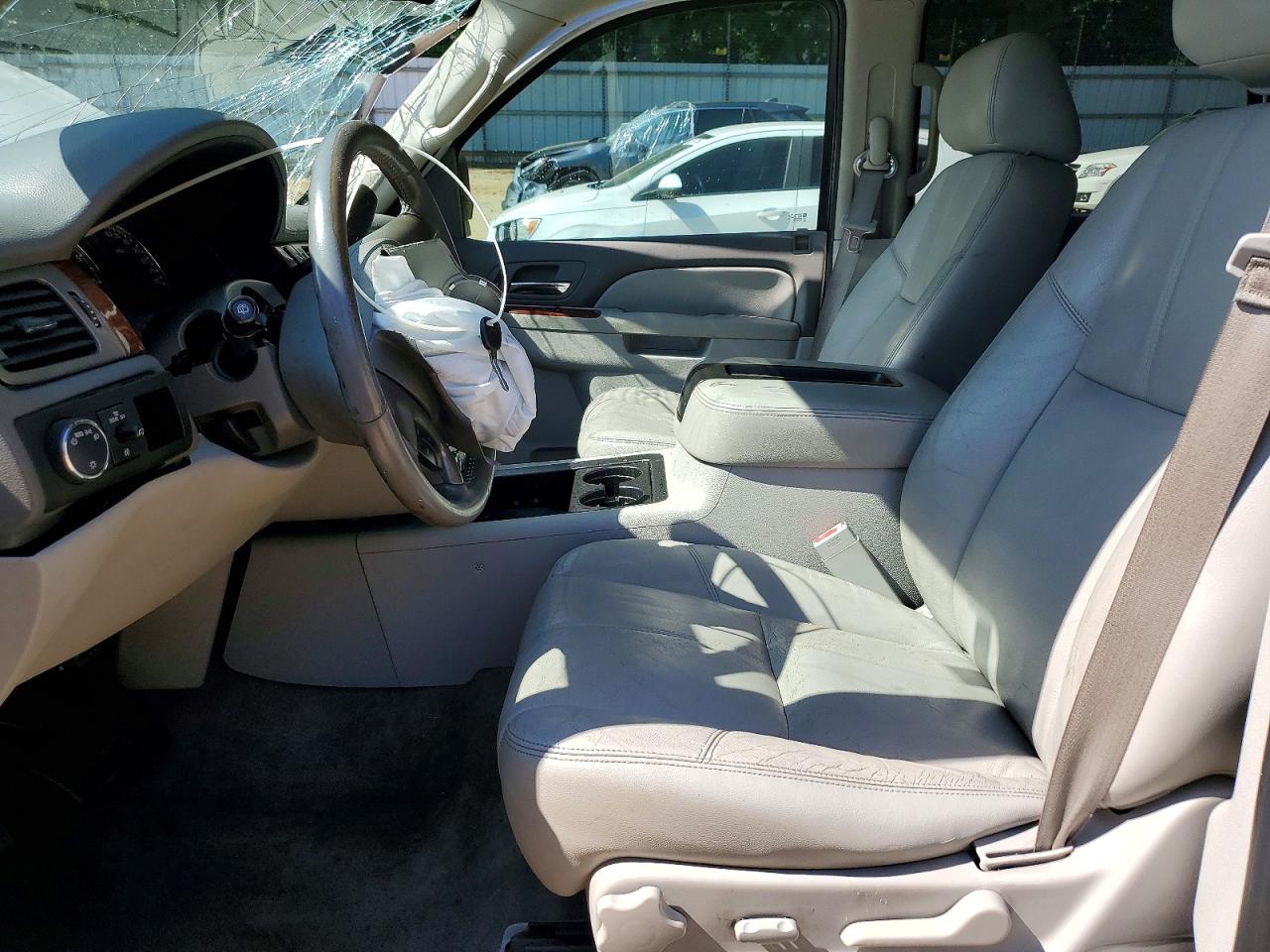 2013 Gmc Yukon Slt White vin: 1GKS1CE0XDR235169