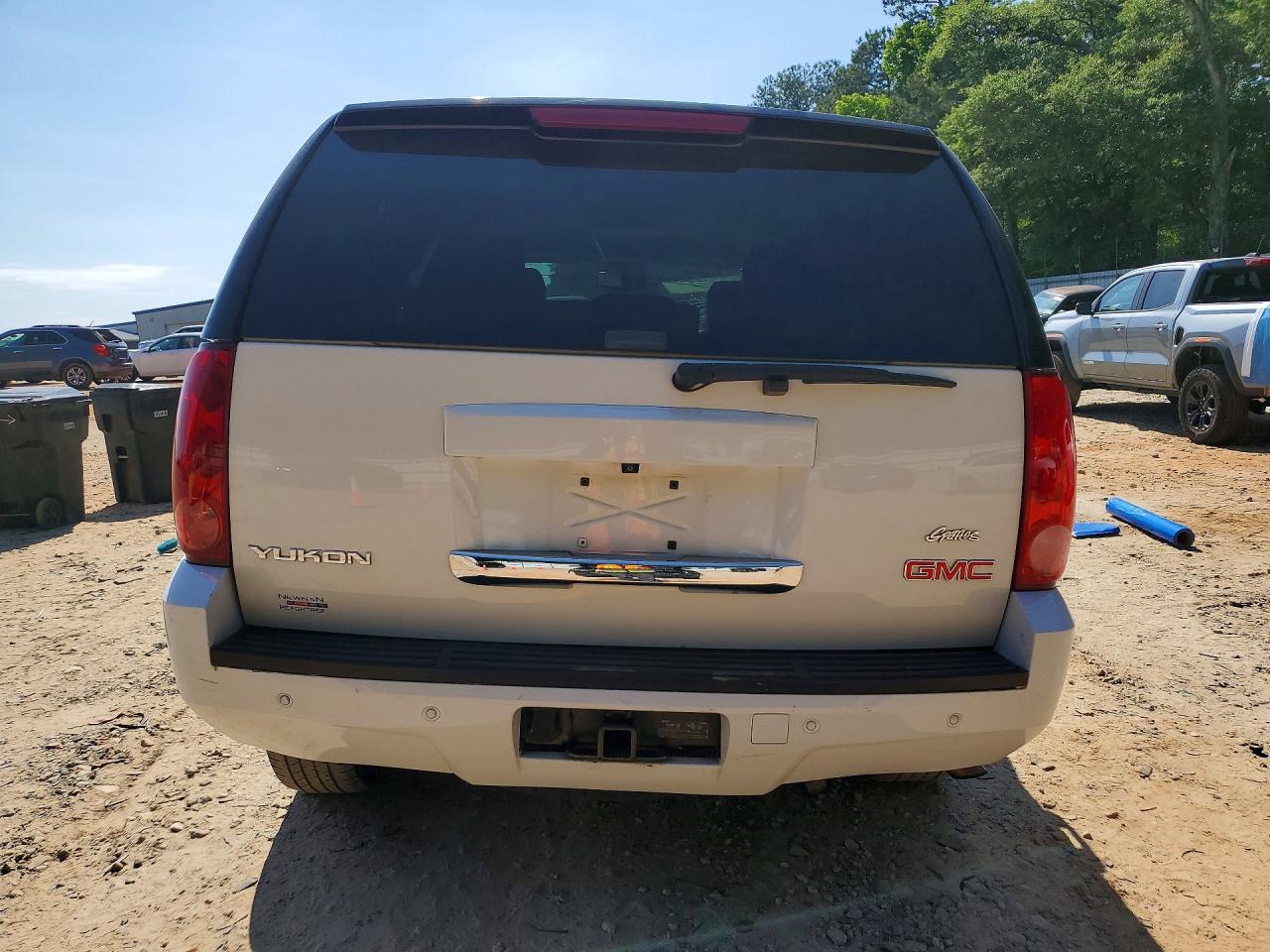 2013 Gmc Yukon Slt White vin: 1GKS1CE0XDR235169