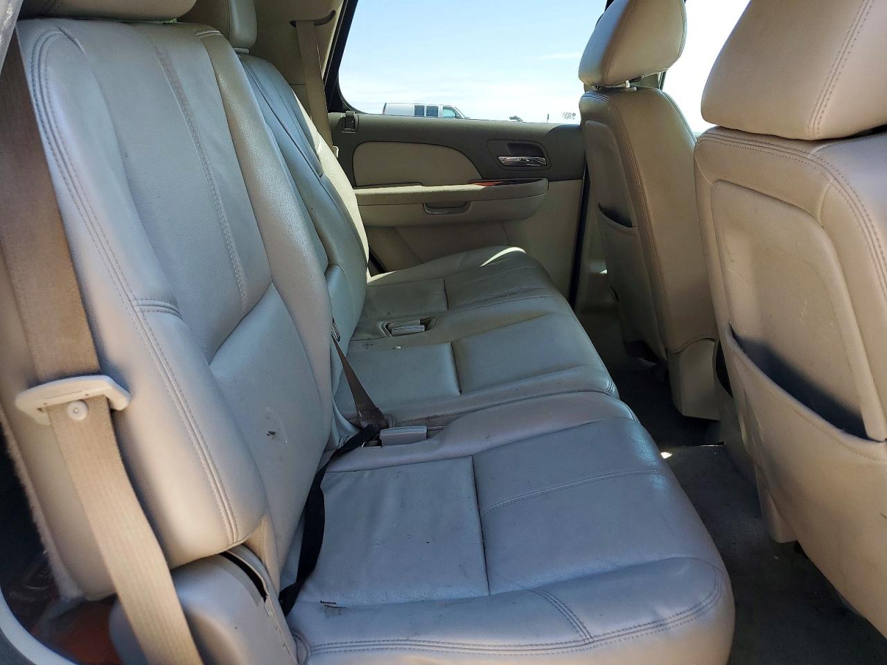 2013 Gmc Yukon Slt White vin: 1GKS1CE0XDR235169