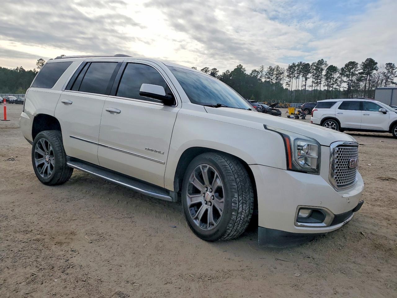 2015 Gmc Yukon Denali White vin: 1GKS1CKJ5FR299913