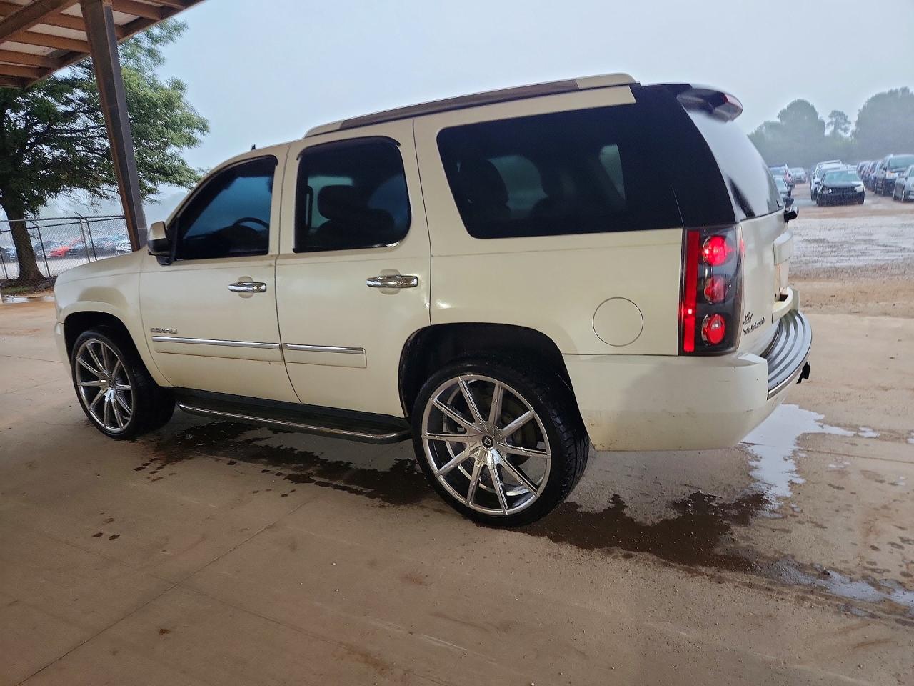 2011 Gmc Yukon Denali White vin: 1GKS1EEF0BR205417