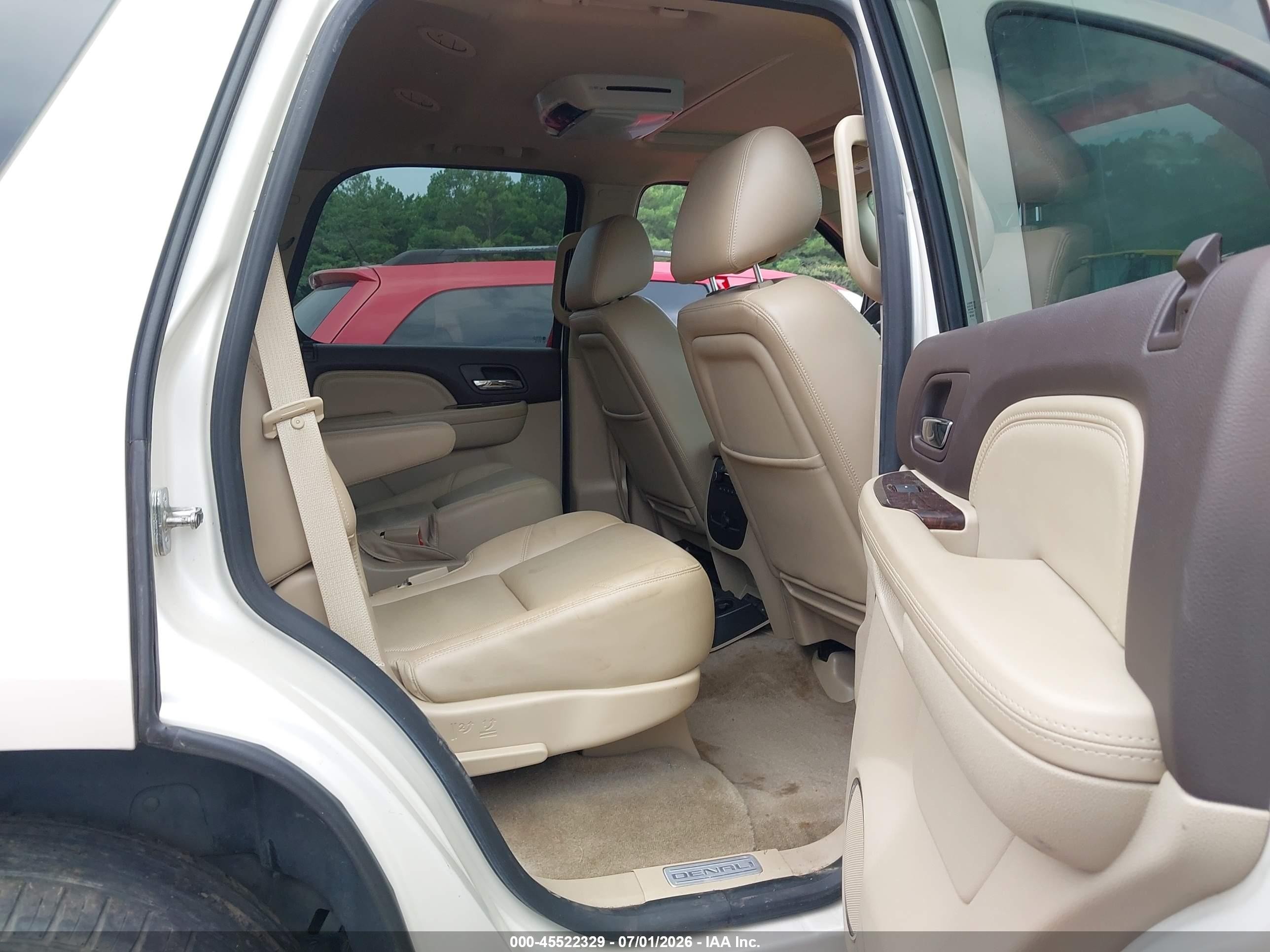 2013 Gmc Yukon Denali Cream vin: 1GKS1EEF1DR326847