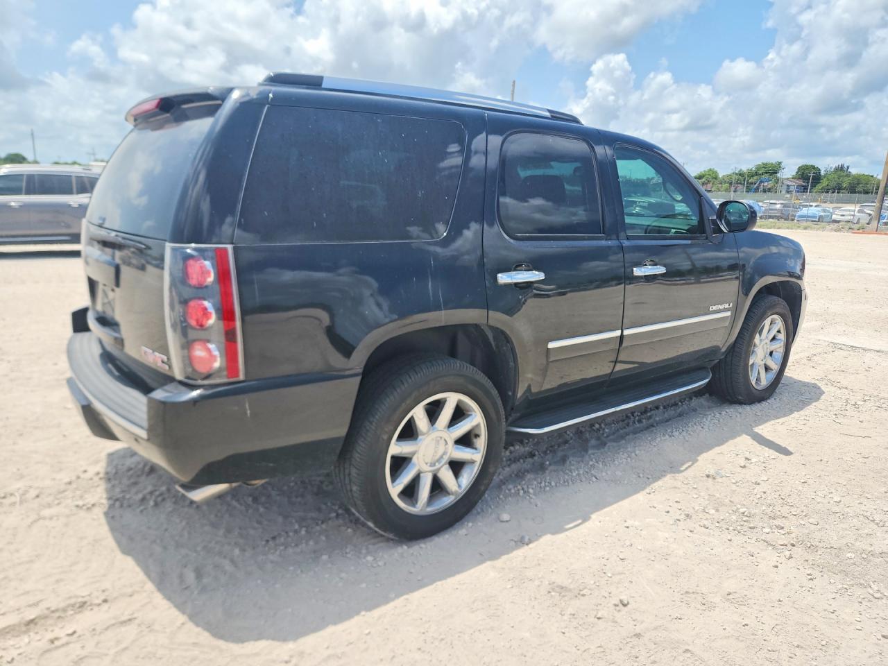 2011 Gmc Yukon Denali Black vin: 1GKS1EEF2BR255736
