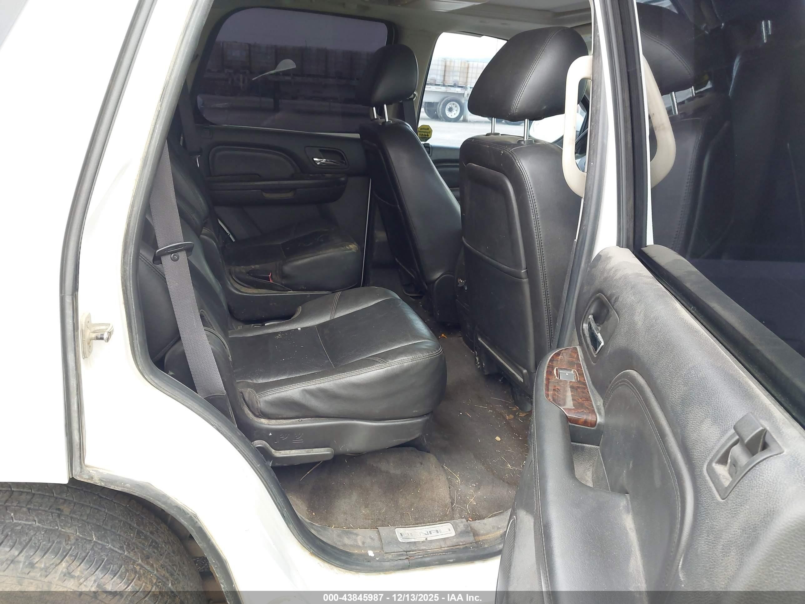 2011 Gmc Yukon Denali White vin: 1GKS1EEF3BR300649